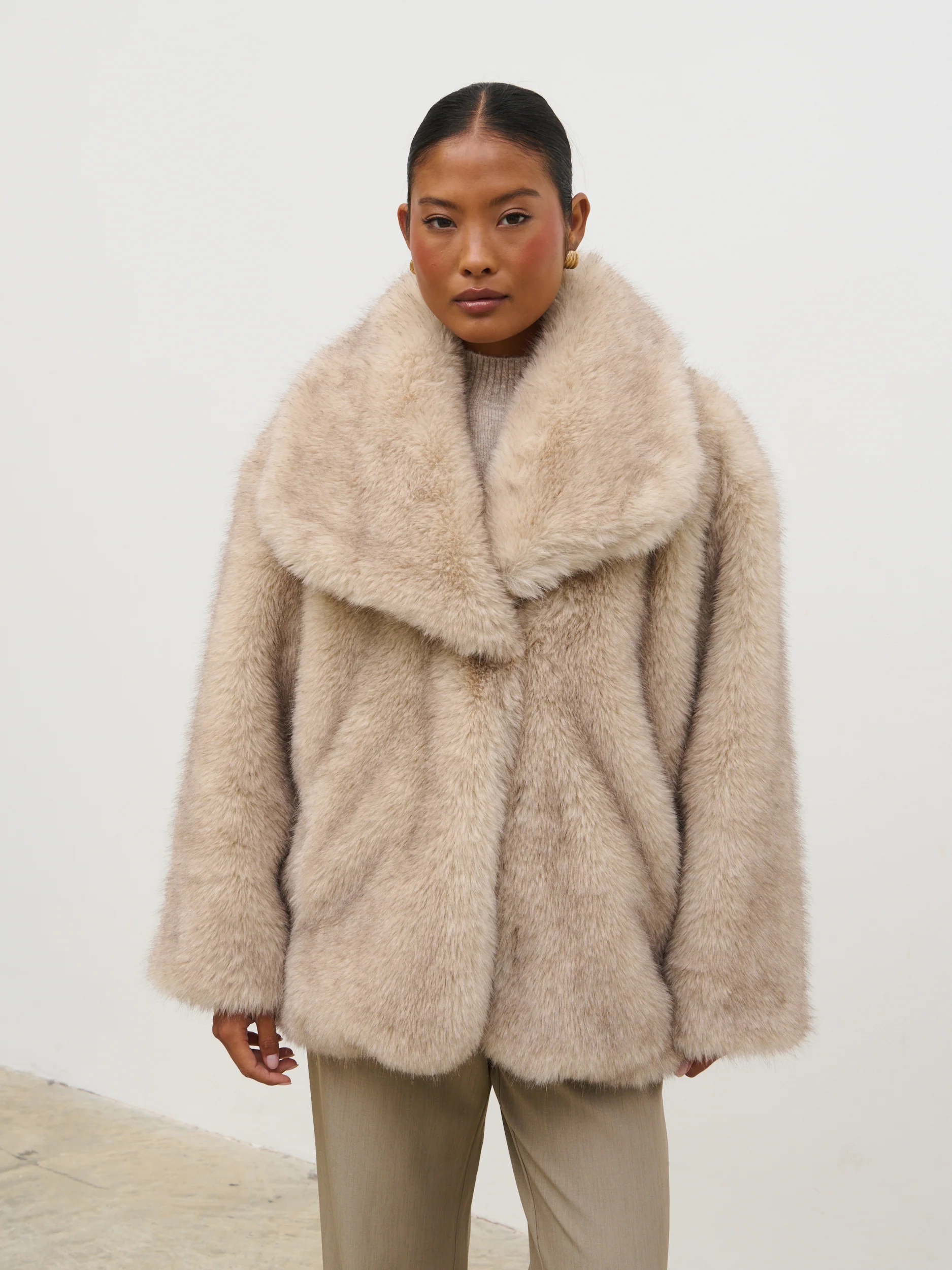 Agatha Short Faux Fur Coat - Beige Marl - Image 7