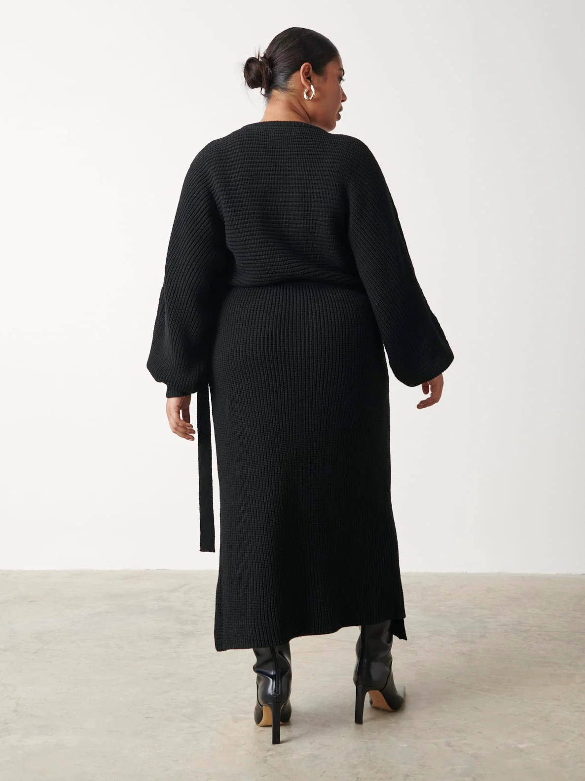 Aidan Cosy Wrap Dress Curve - Black - Image 4