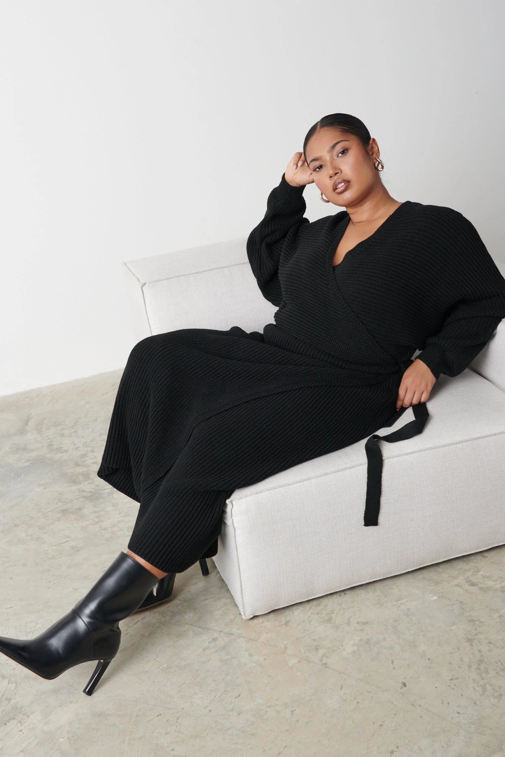 Aidan Cosy Wrap Dress Curve - Black - Image 5