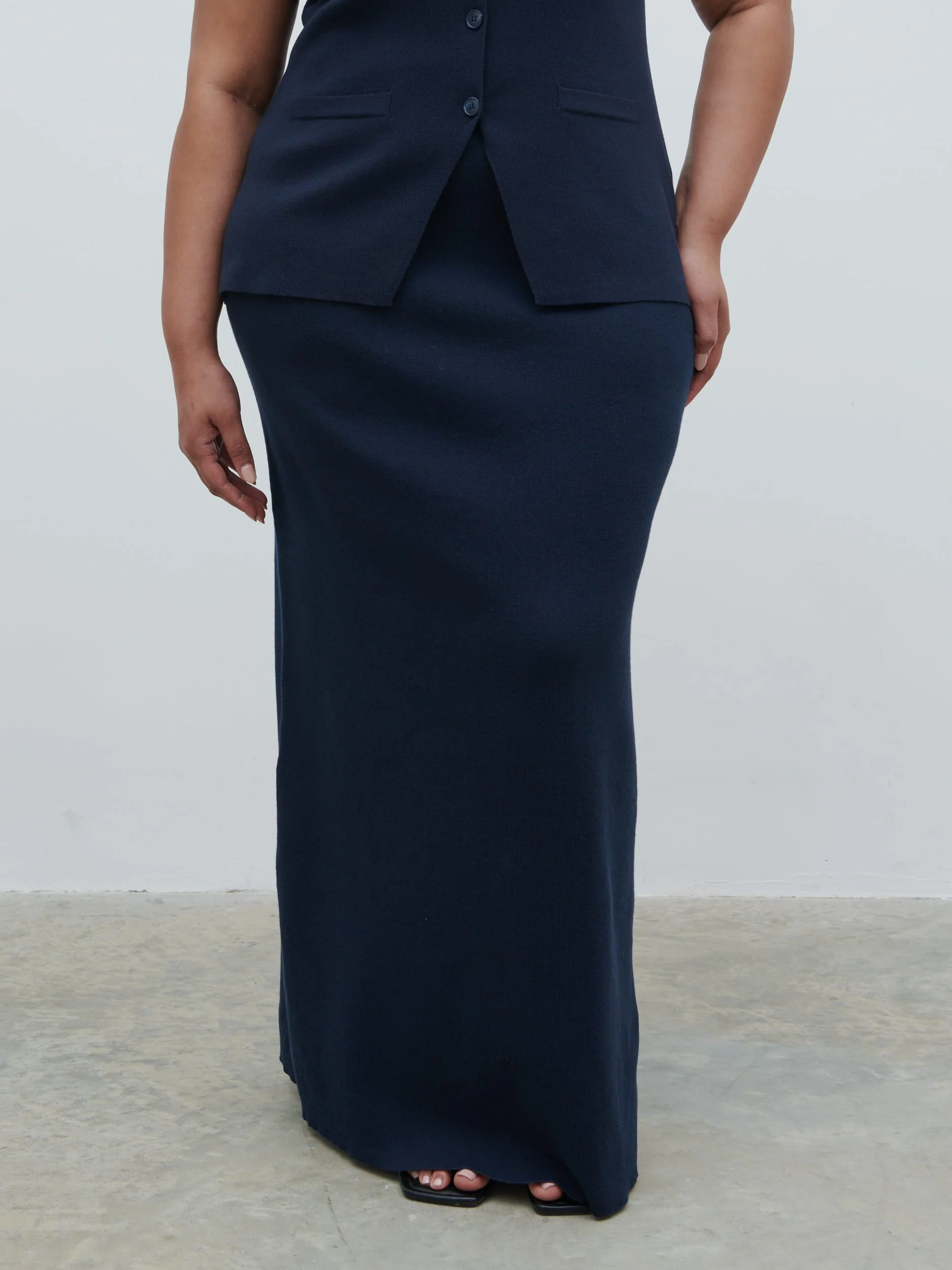 Alba Knit Maxi Skirt Curve - Navy - Image 2
