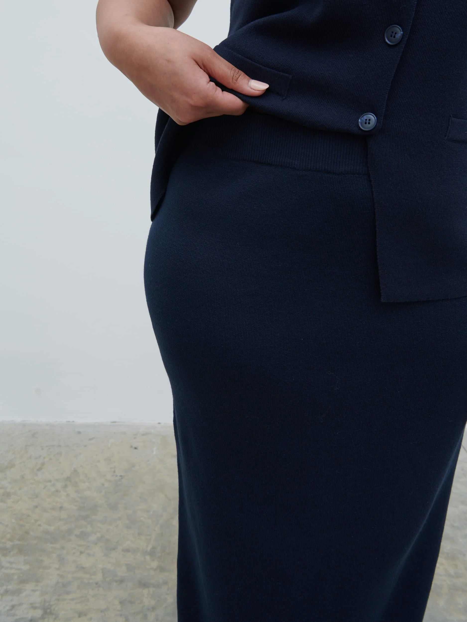 Alba Knit Maxi Skirt Curve - Navy - Image 3
