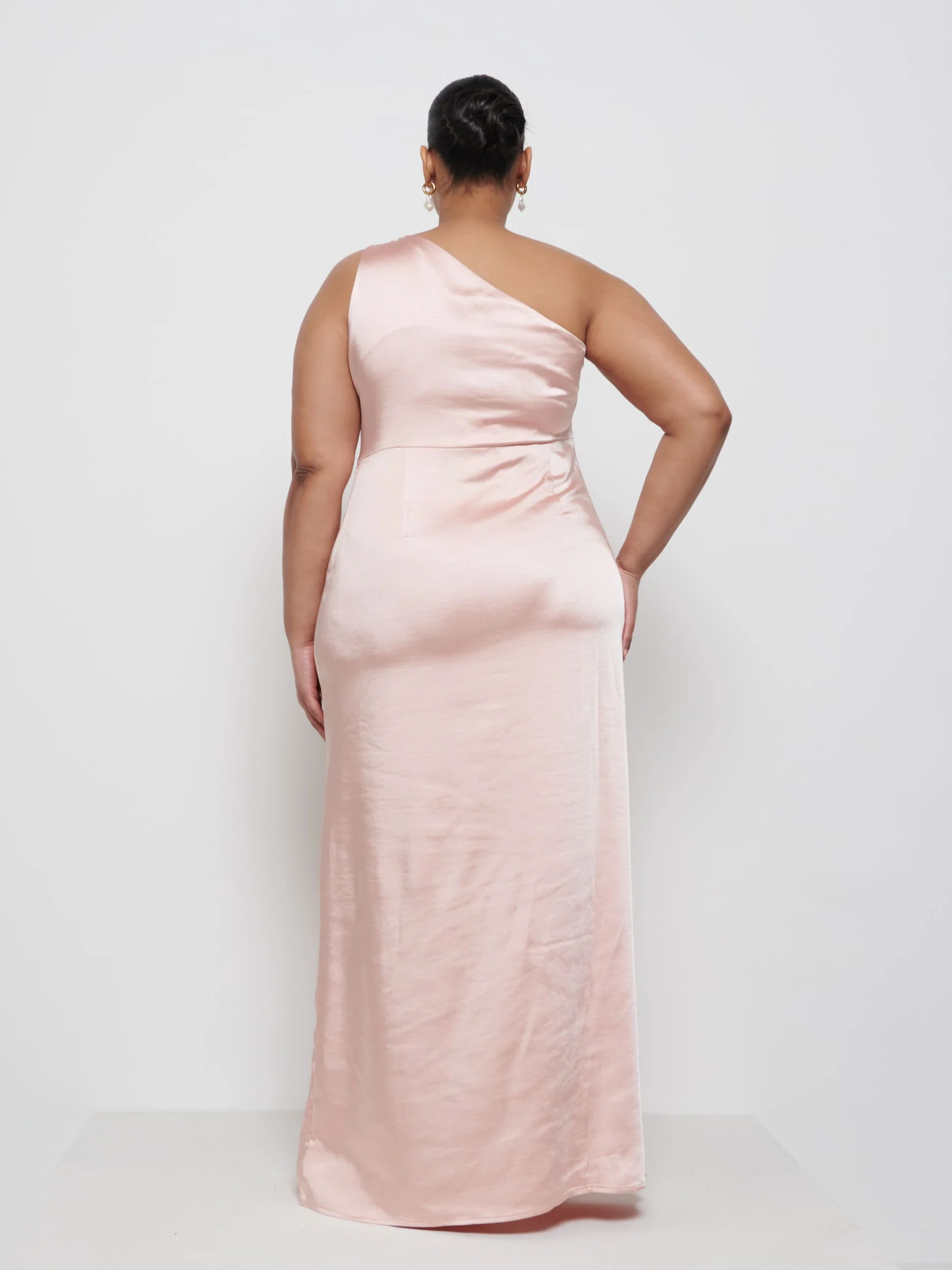 Amelia Ruched Maxi Bridesmaid Dress Curve - Blush - Image 3