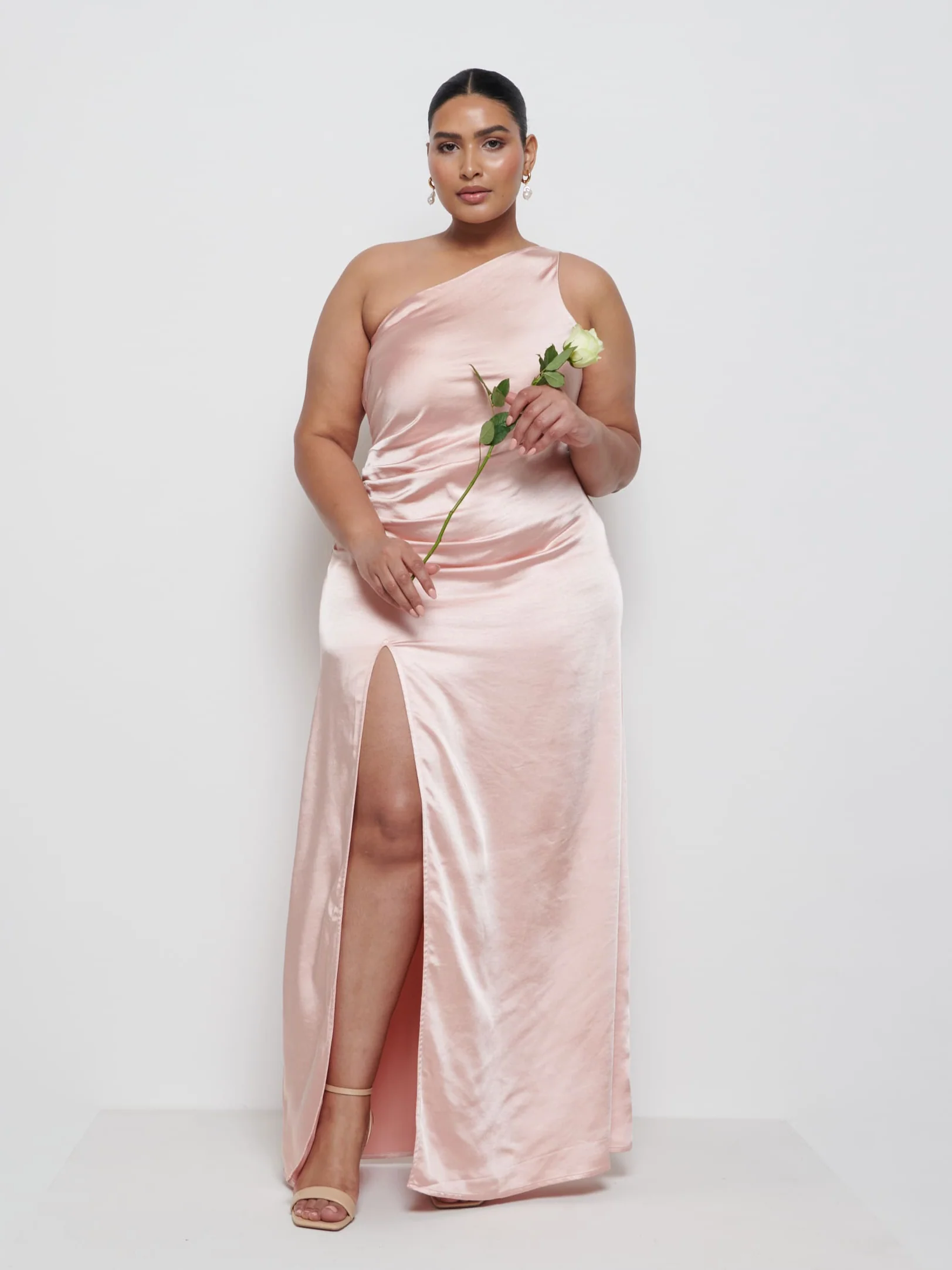 Amelia Ruched Maxi Bridesmaid Dress Curve - Blush - Image 4