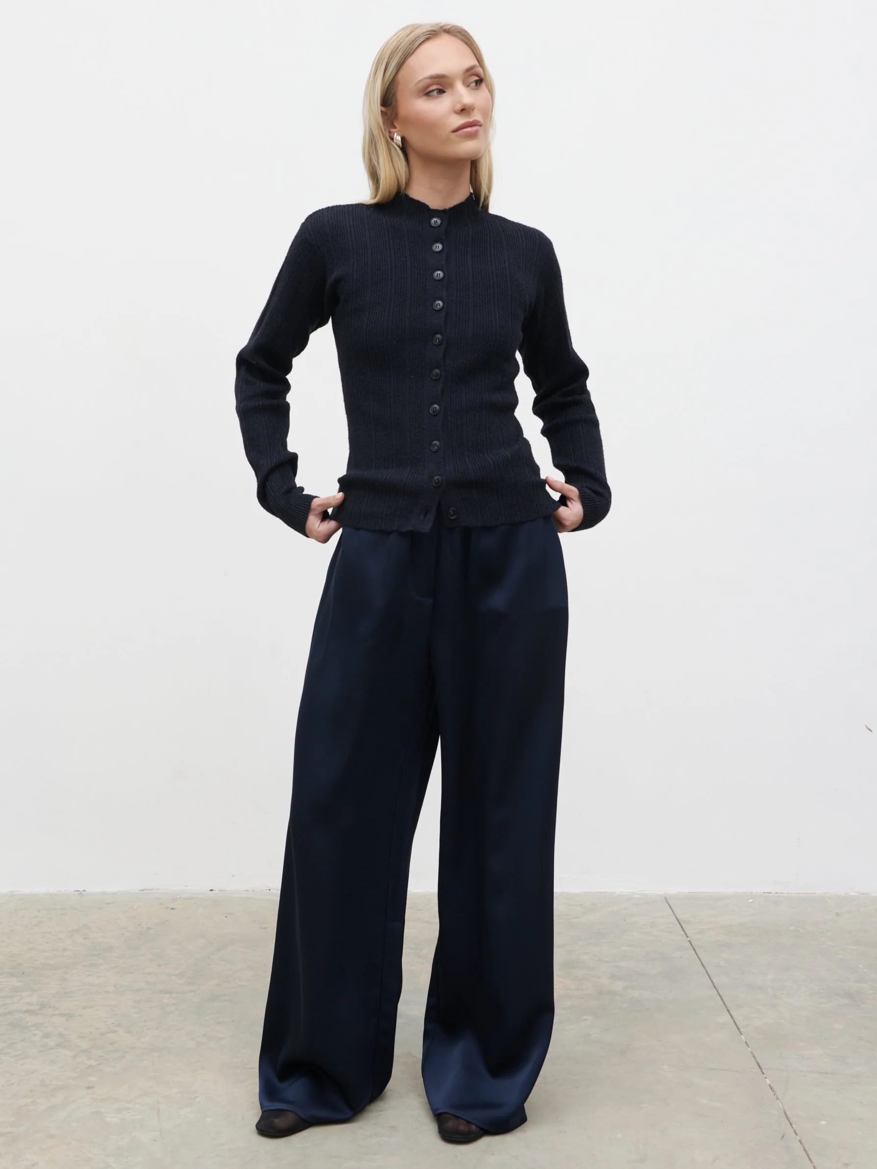 Ariana Fitted Knit Buttoned Cardigan - Navy - Image 5