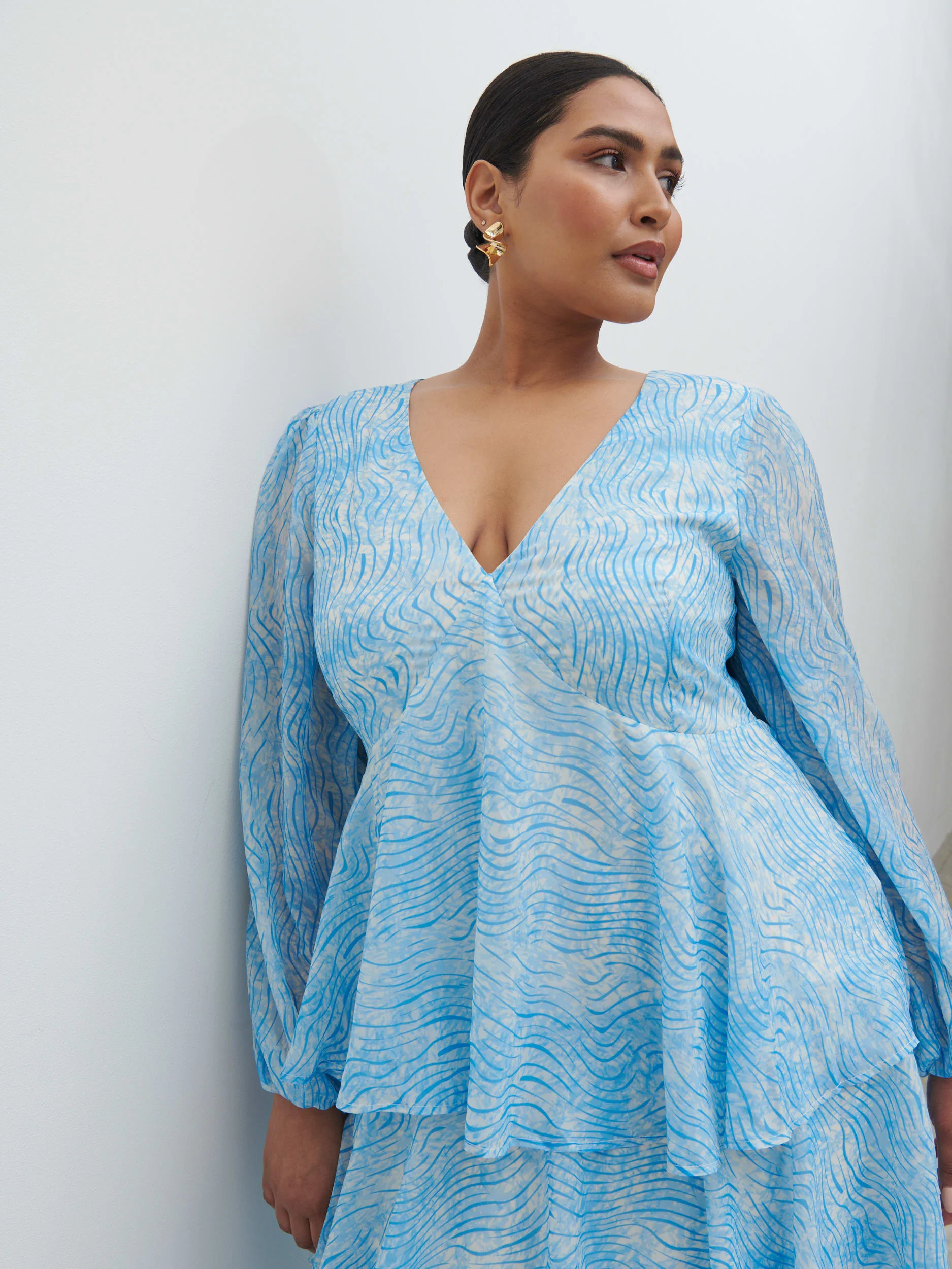 Ashton Ruffle Maxi Dress Curve - Blue Swirl - Image 2