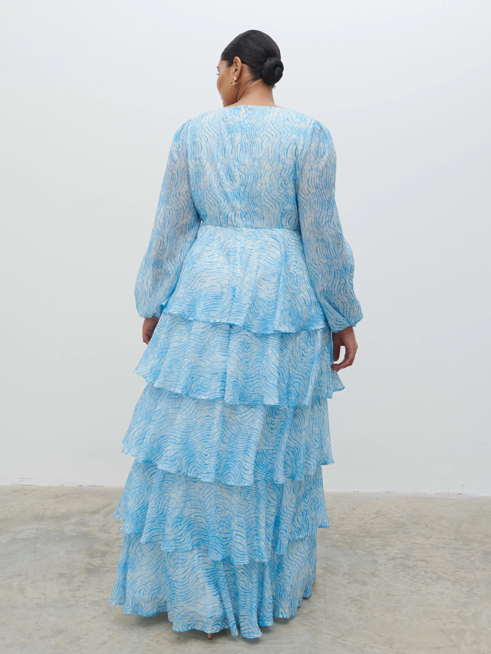 Ashton Ruffle Maxi Dress Curve - Blue Swirl - Image 3