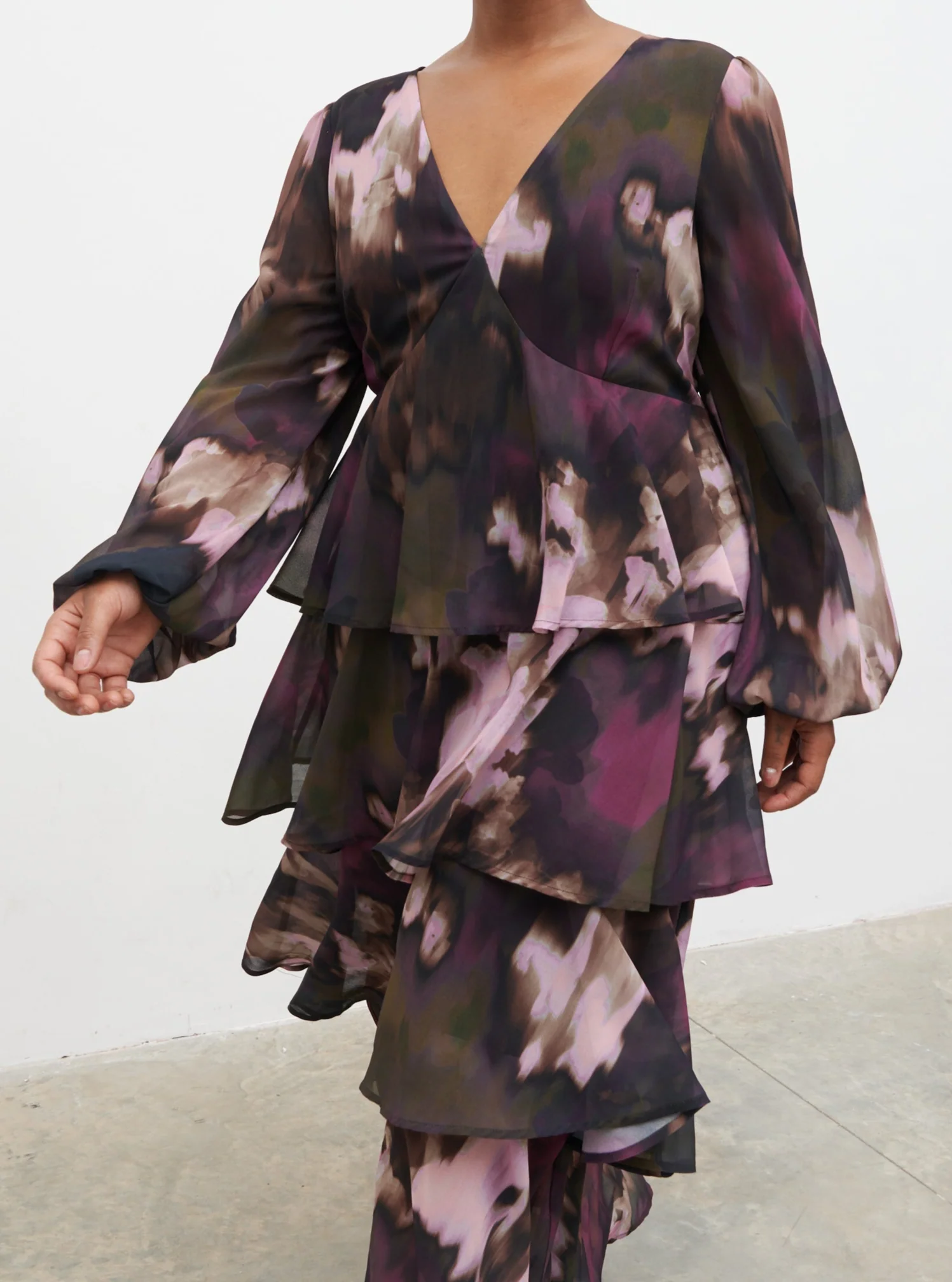 Ashton Ruffle Midi Dress Curve - Purple and Khaki Ombre - Image 2