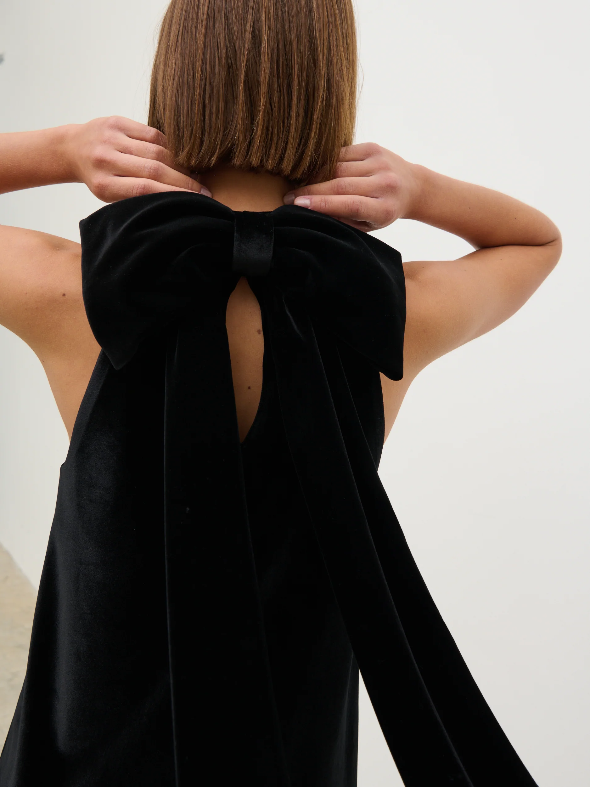 Bella Bow Velvet Mini Dress - Black - Image 6