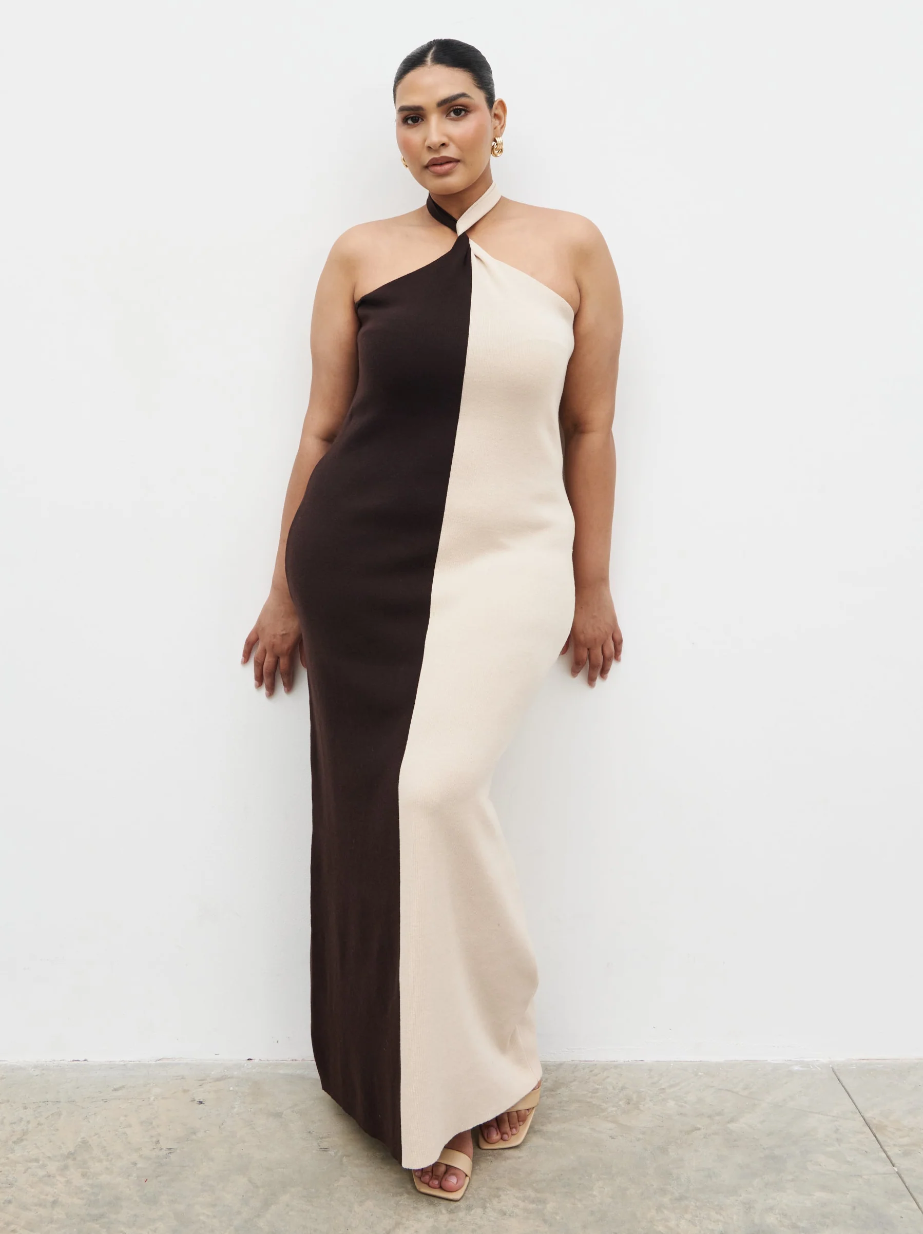 Berkley Contrast Knit Maxi Dress Curve - Beige and Chocolate Brown - Image 4