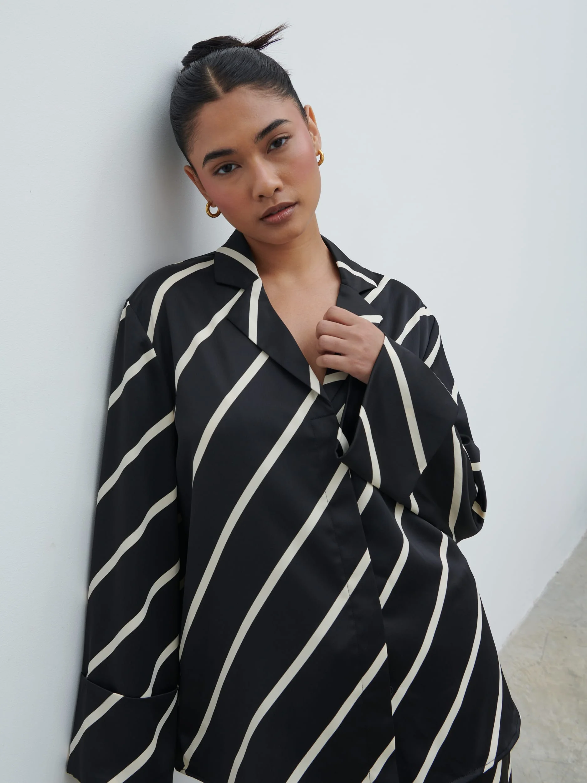 Bobbi Relaxed Shirt - Black Asymmetric Stripe - Image 5