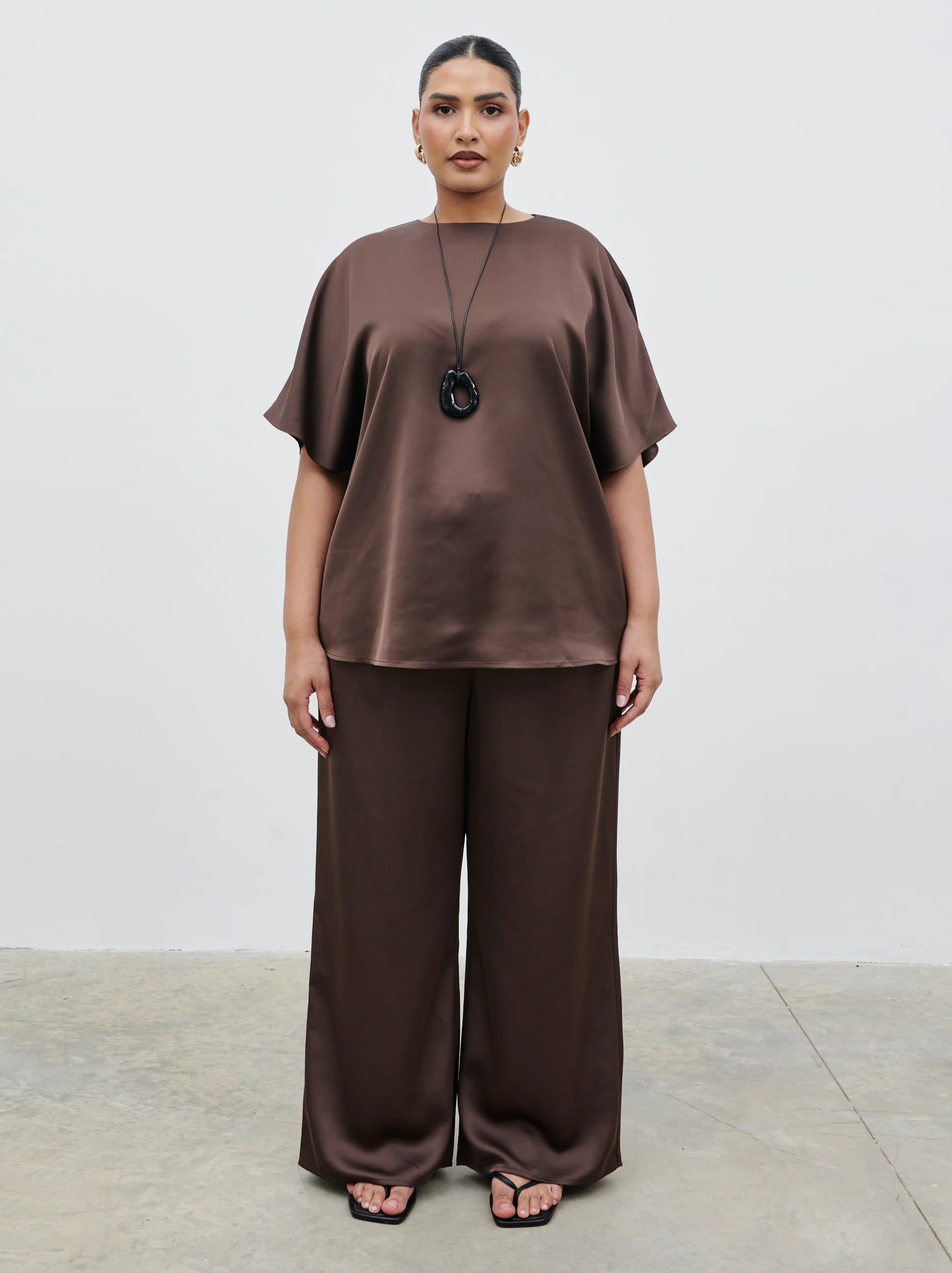 Breya Boxy Satin T-Shirt Curve - Chocolate Brown - Image 6