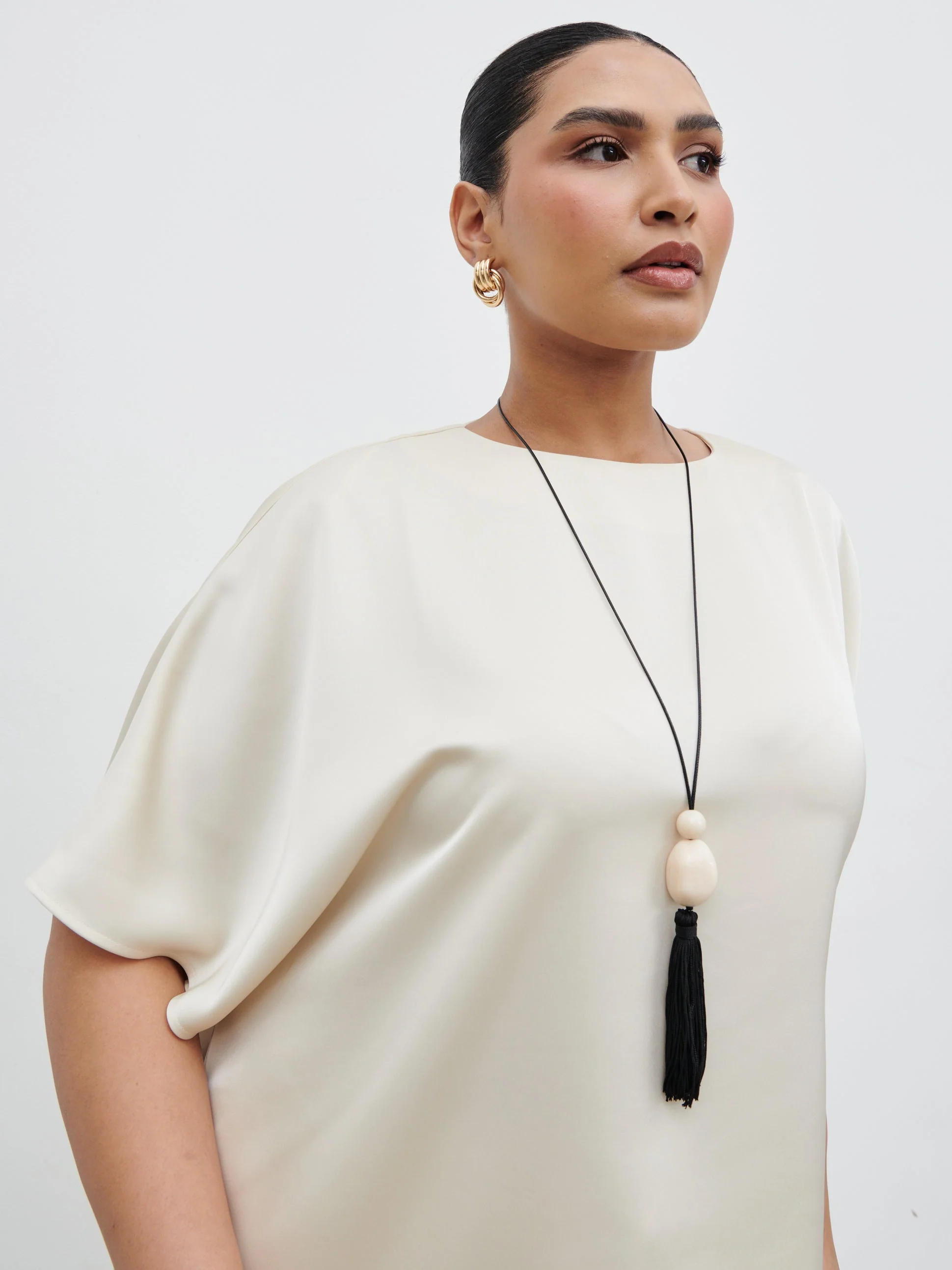 Breya Boxy Satin T-shirt Curve - Oyster - Image 3