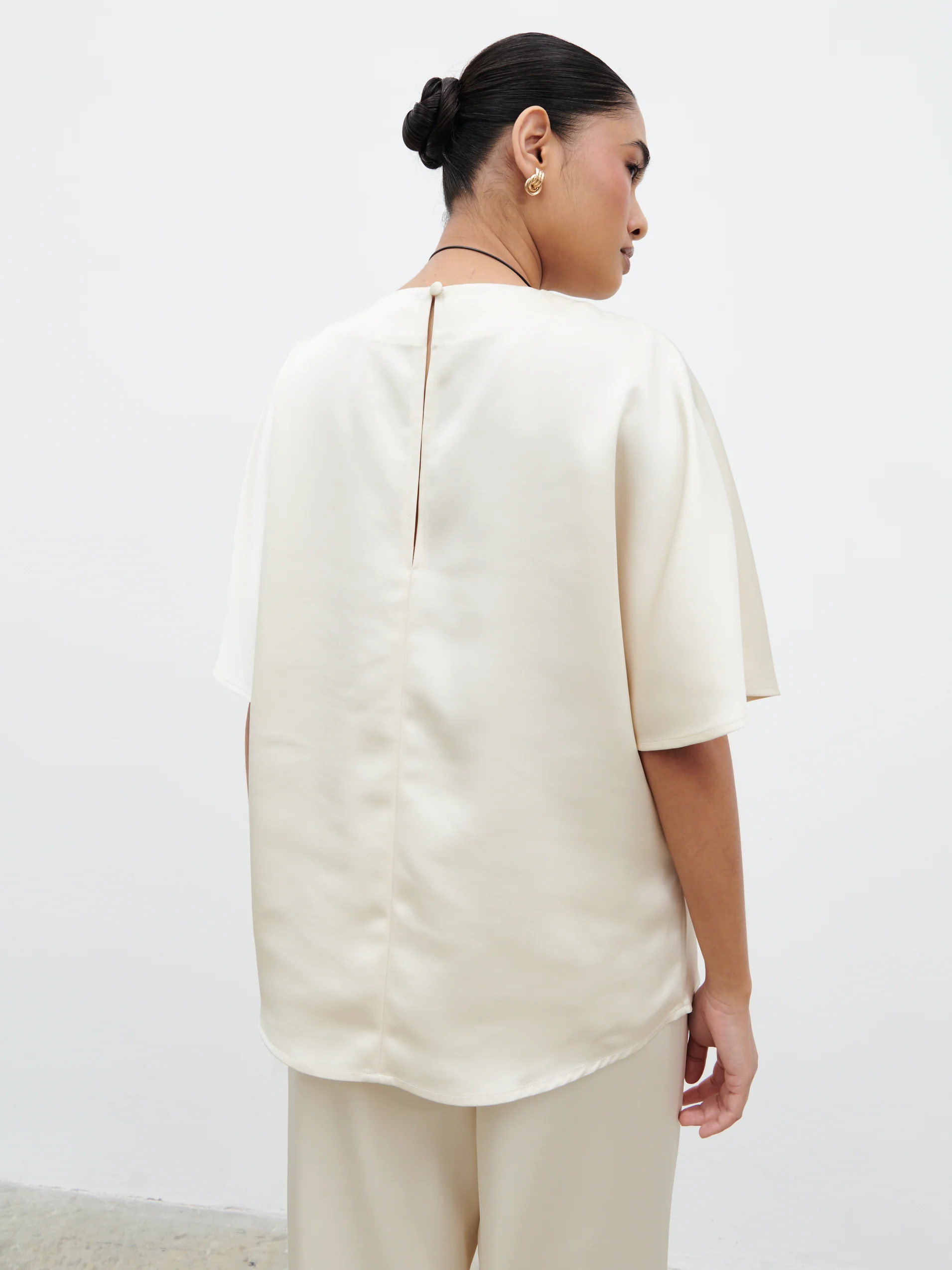 Breya Boxy Satin T-shirt - Oyster - Image 7