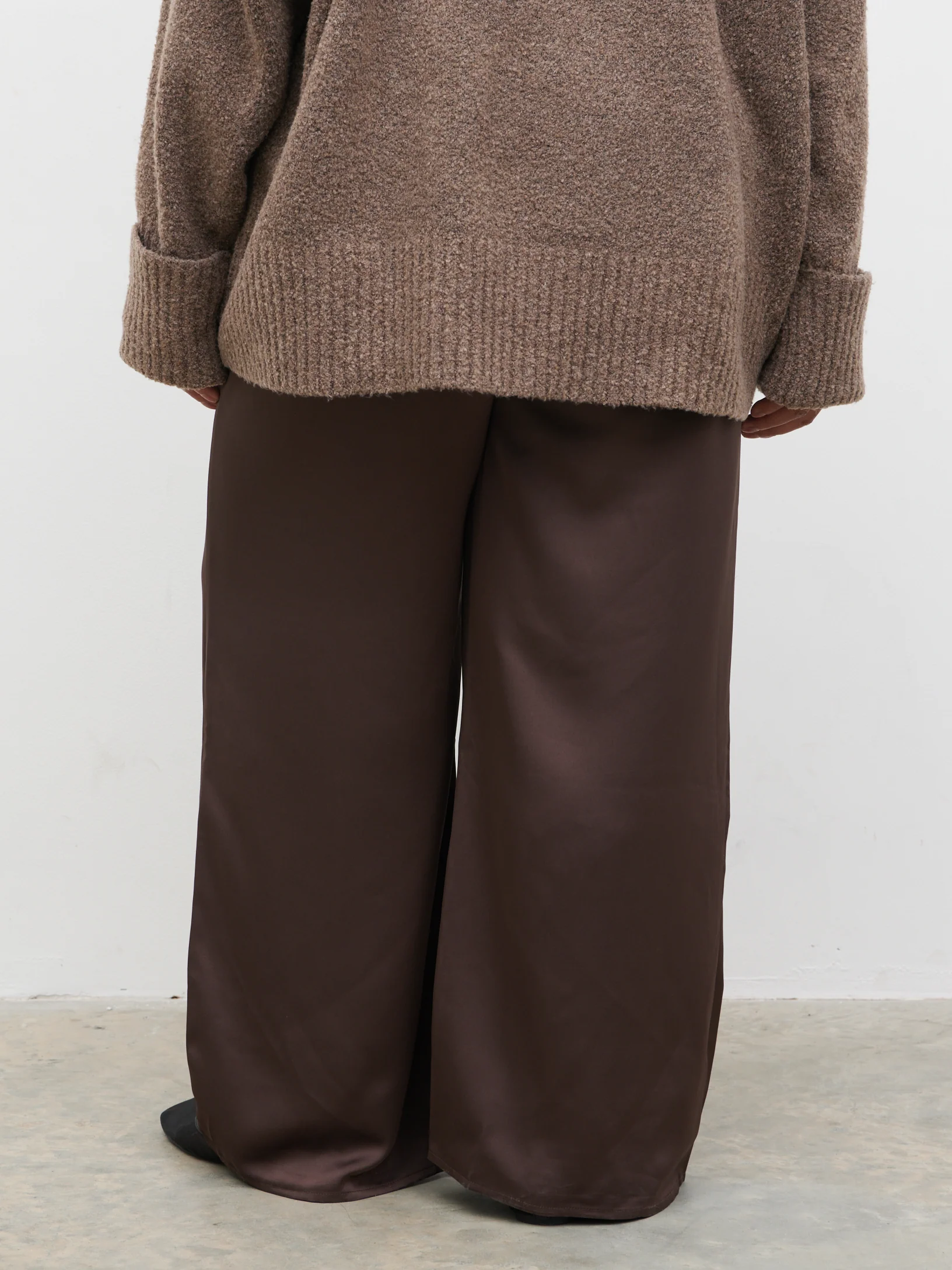 Breya Satin Drawstring Trousers Curve - Chocolate Brown - Image 4