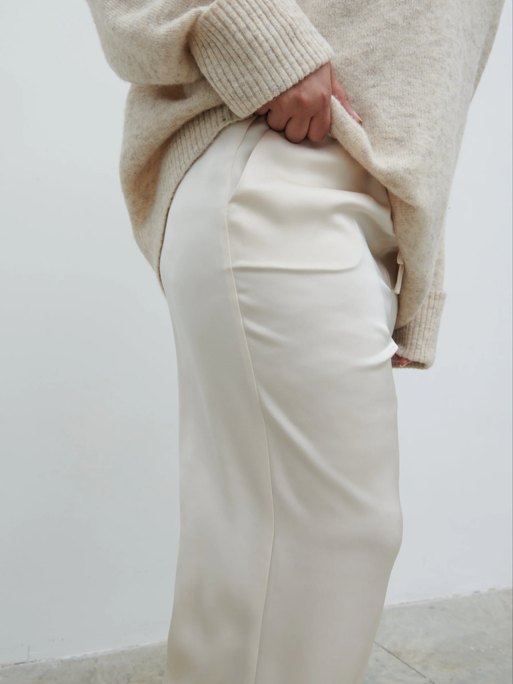 Breya Satin Drawstring Trousers Curve - Oyster - Image 3