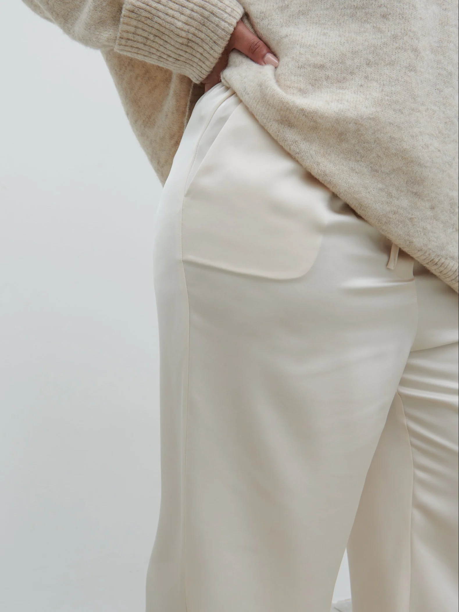 Breya Satin Drawstring Trousers Curve - Oyster - Image 5