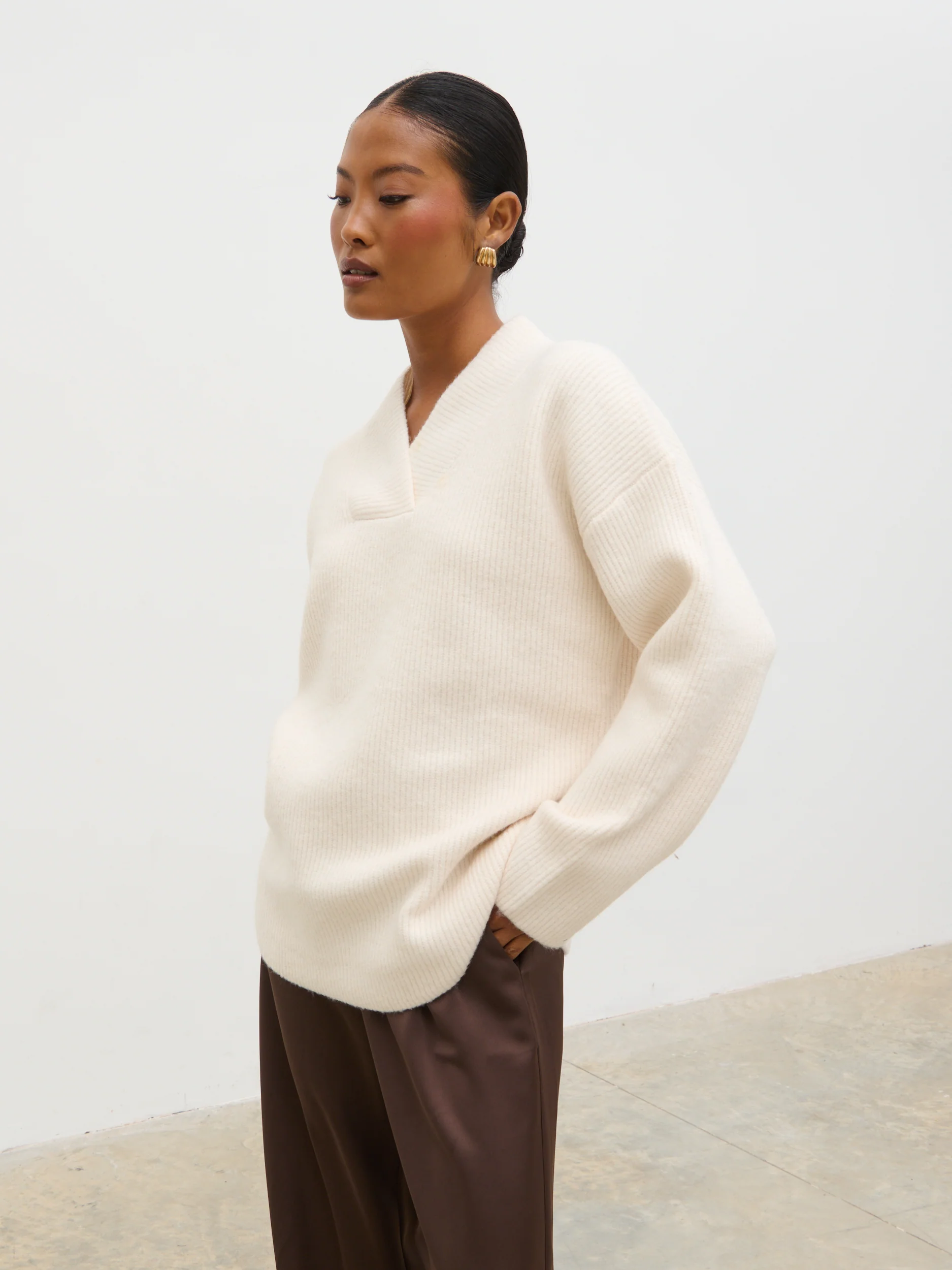 Briana Chunky V-Neck Knit Jumper - Cream - Image 2