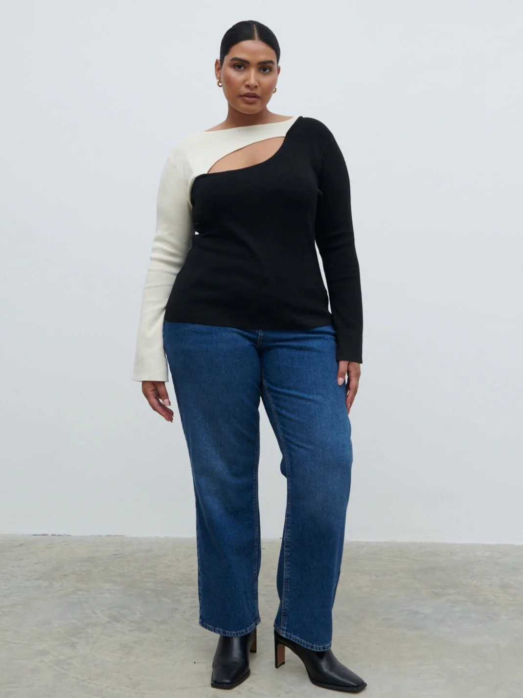Brogan Contrast Knit Top Curve - Black and Cream - Image 2