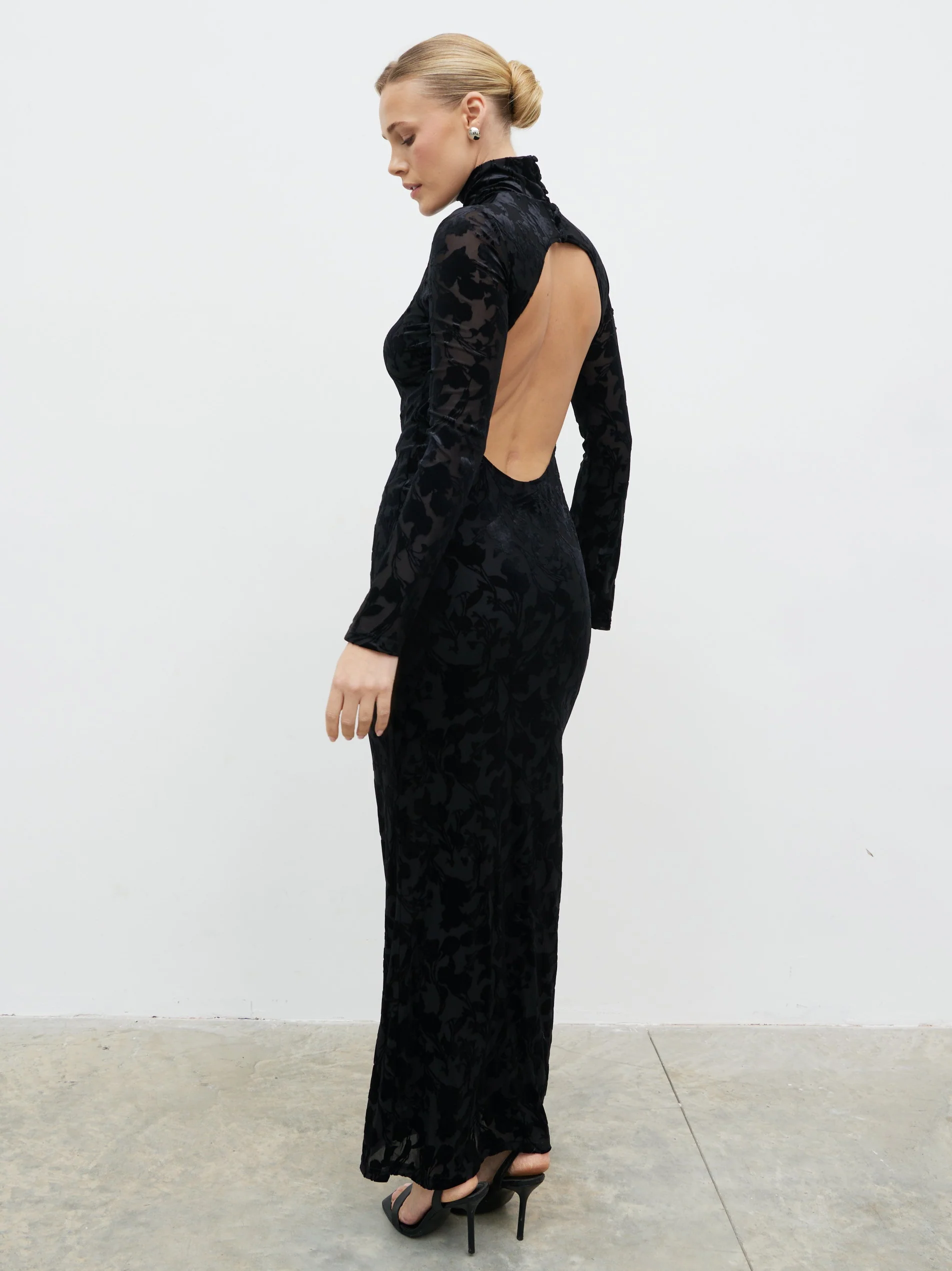Caitlin Flocked Backless Maxi Dress - Black - Image 3