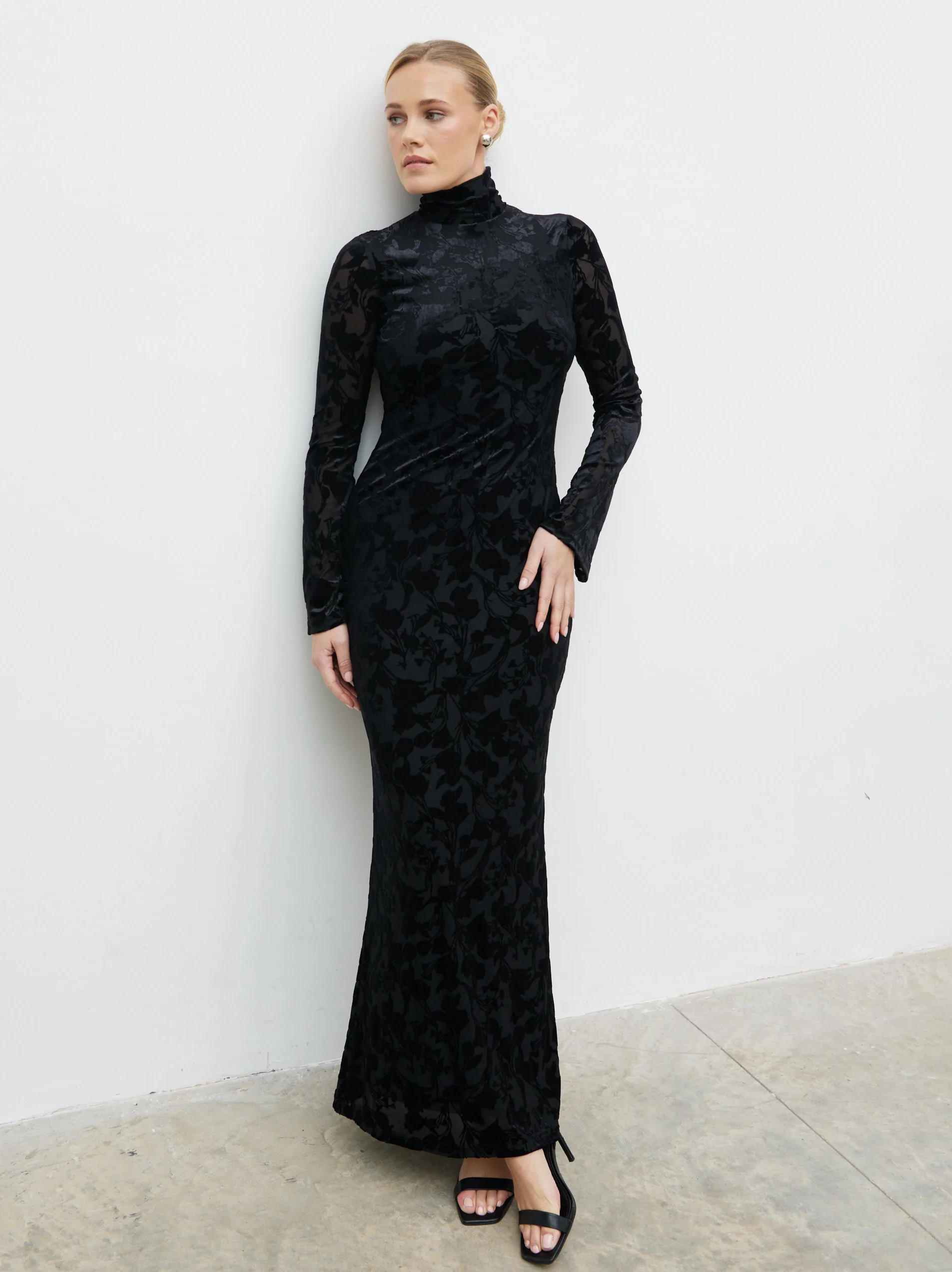 Caitlin Flocked Backless Maxi Dress - Black - Image 4