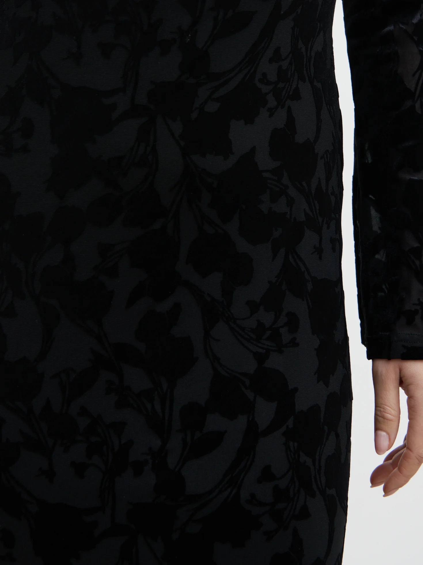 Caitlin Flocked Backless Maxi Dress - Black - Image 7