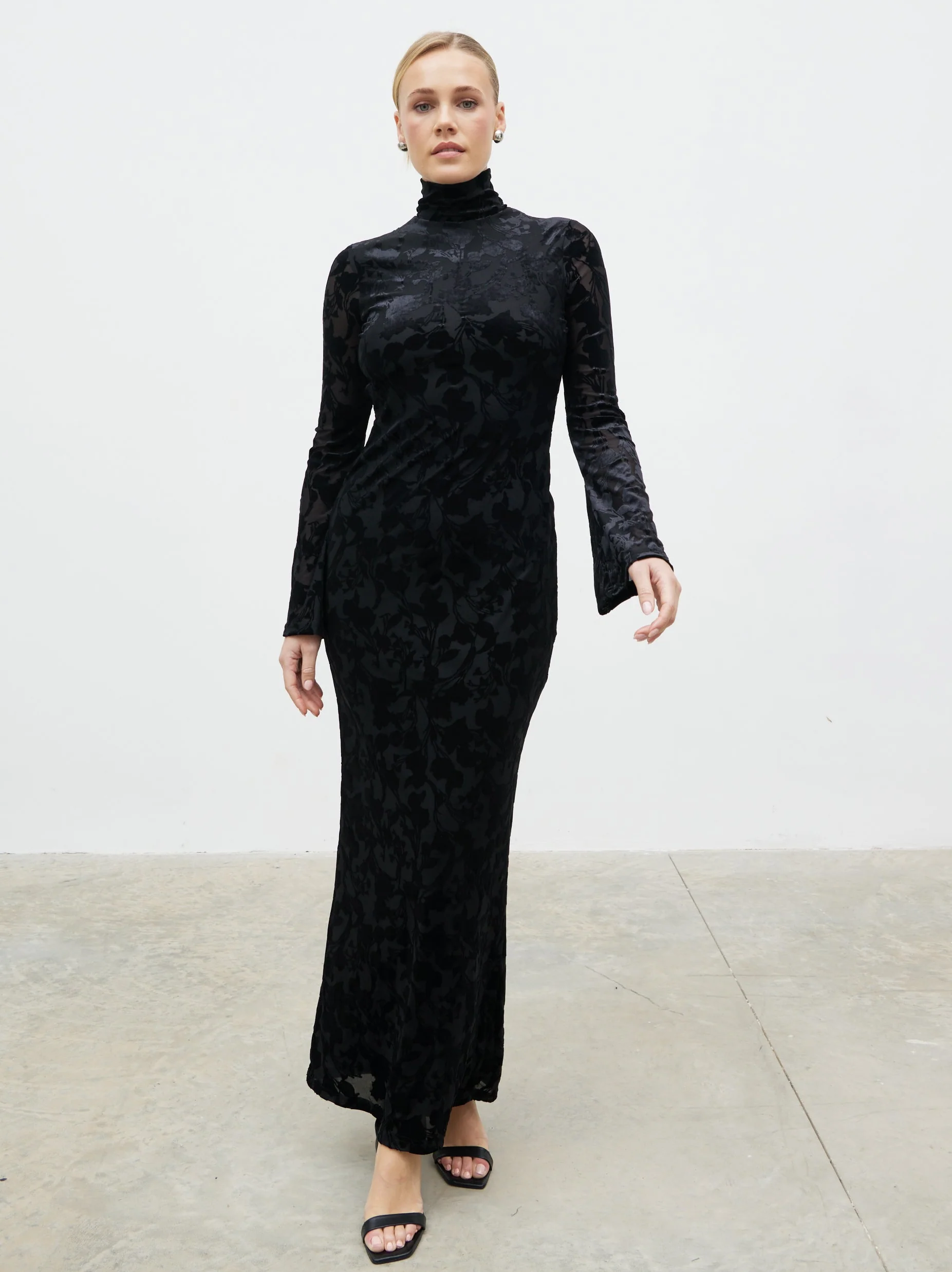 Caitlin Flocked Backless Maxi Dress - Black - Image 8