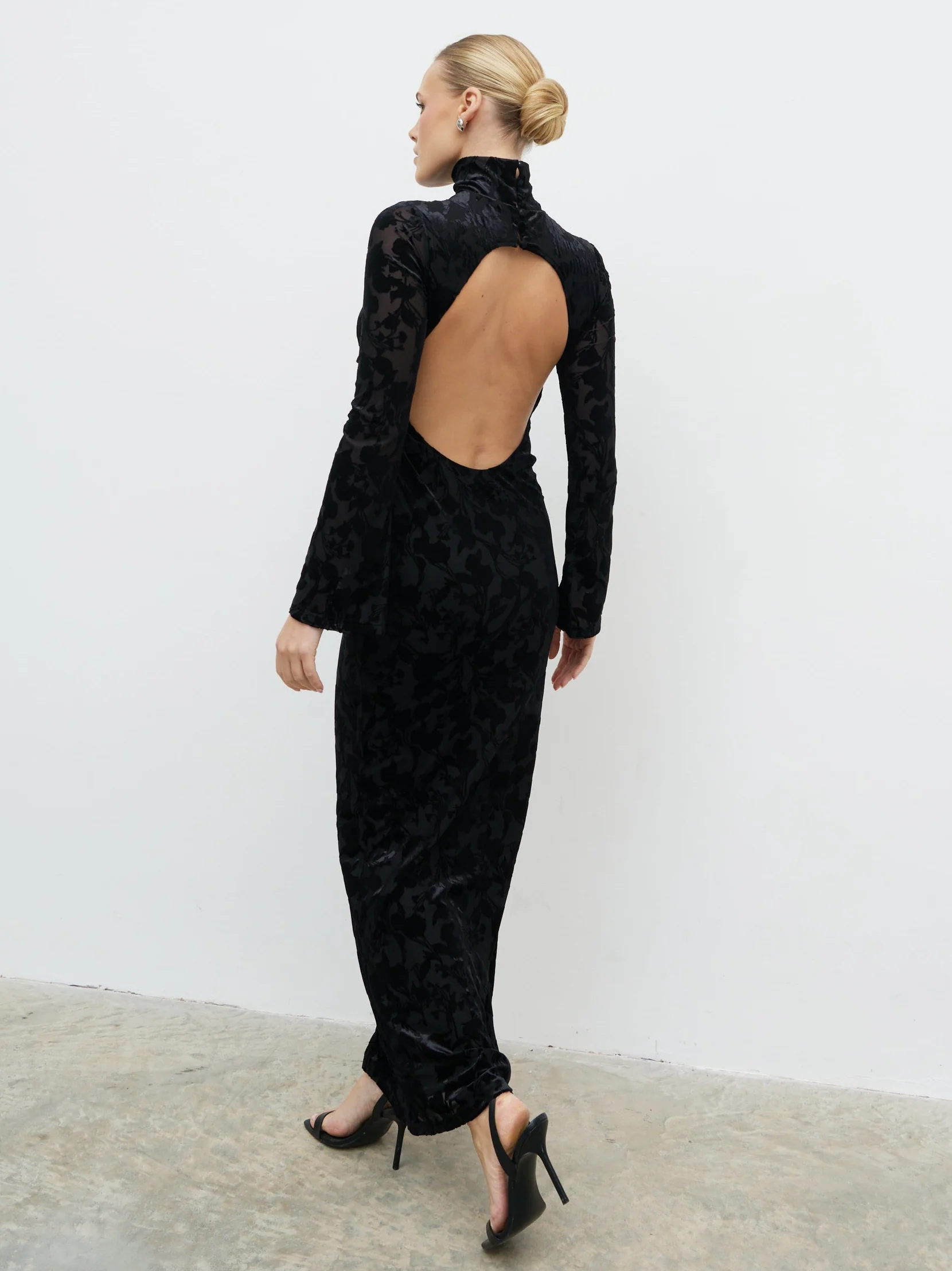 Caitlin Flocked Backless Maxi Dress - Black - Image 9