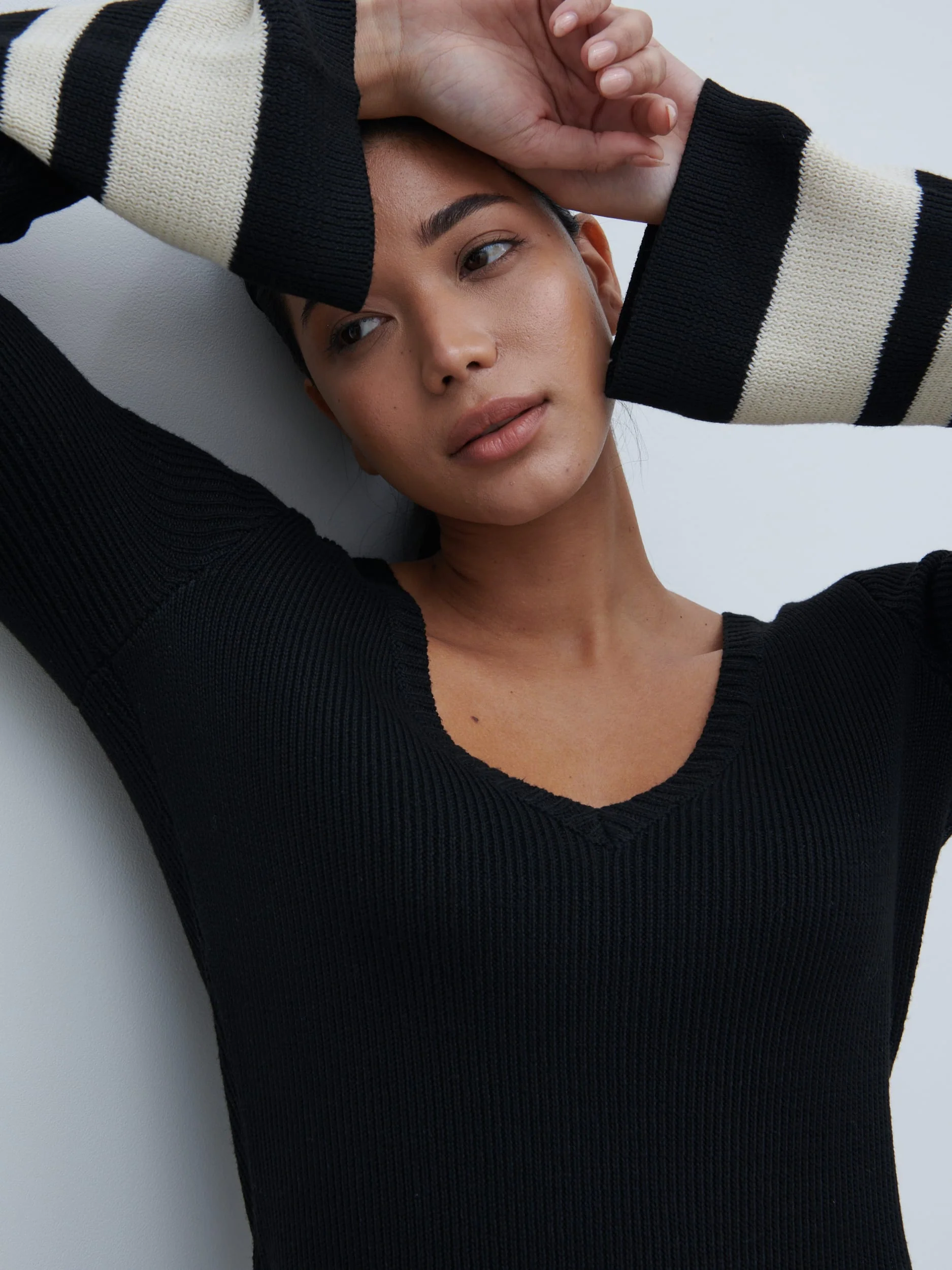 Cassie V Neck Contrast Knit Jumper - Black and Cream - Image 3