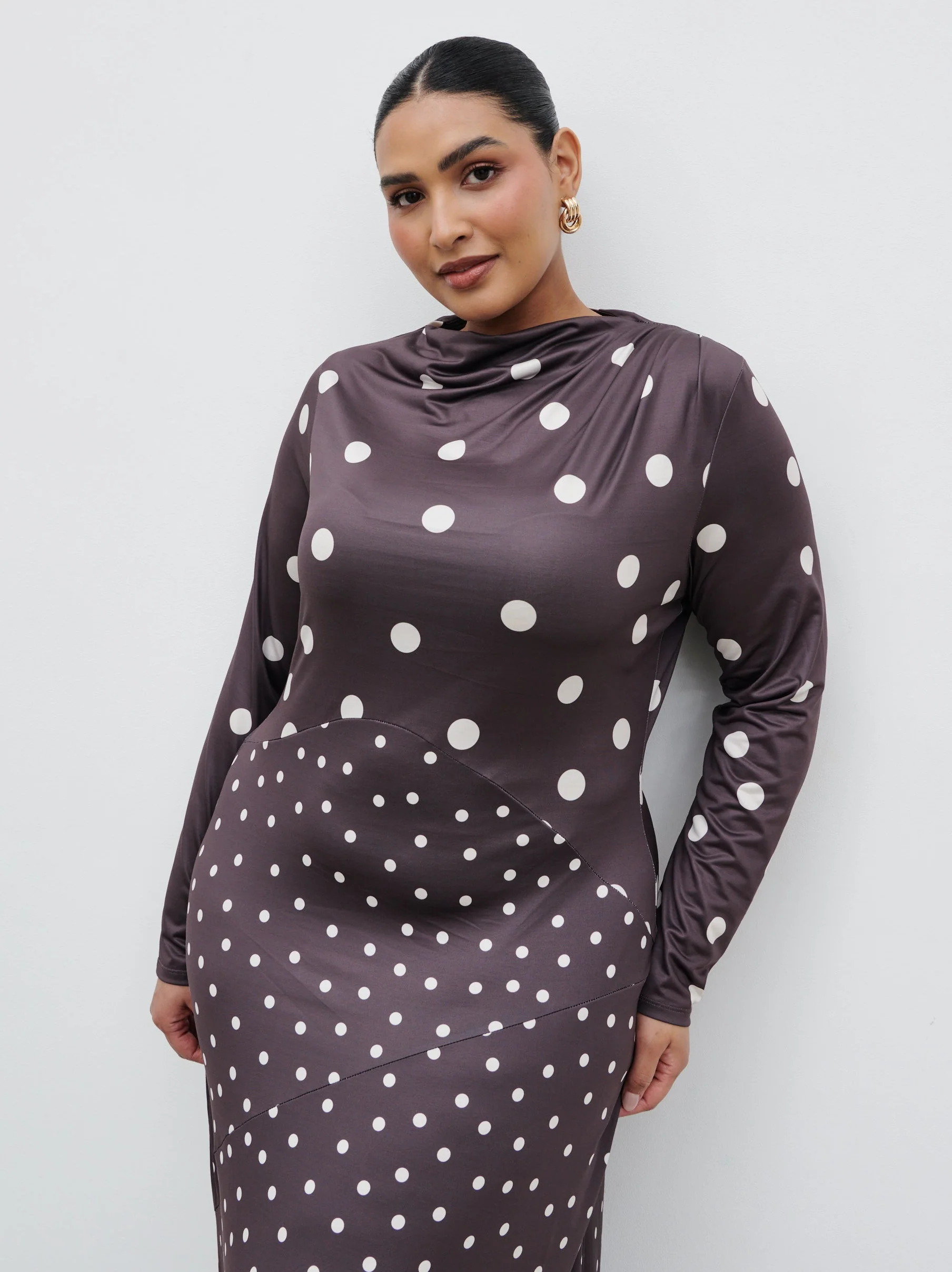 Delilah Asymmetric Maxi Jersey Dress Curve - Polka Dot - Image 2
