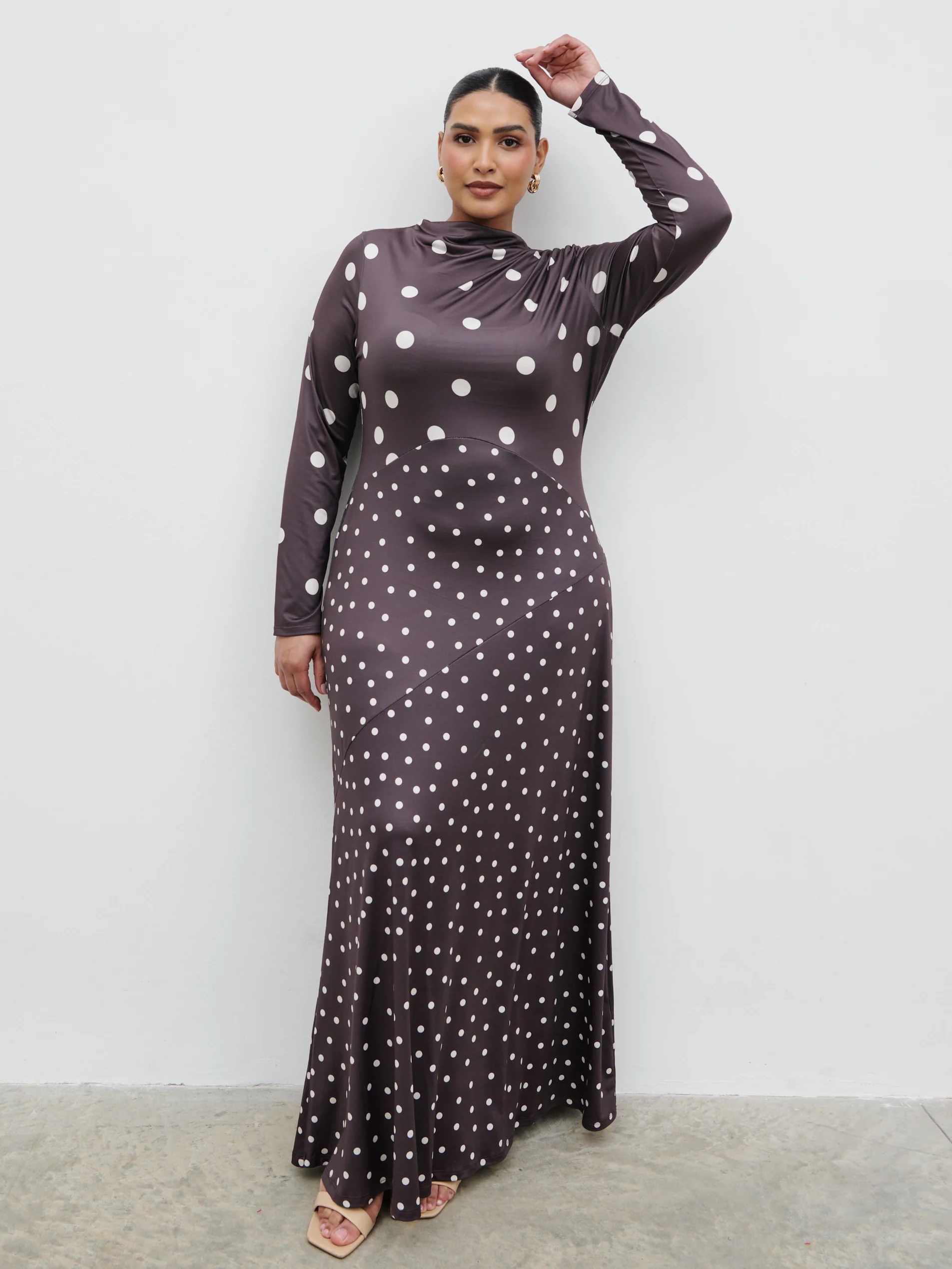 Delilah Asymmetric Maxi Jersey Dress Curve - Polka Dot - Image 3