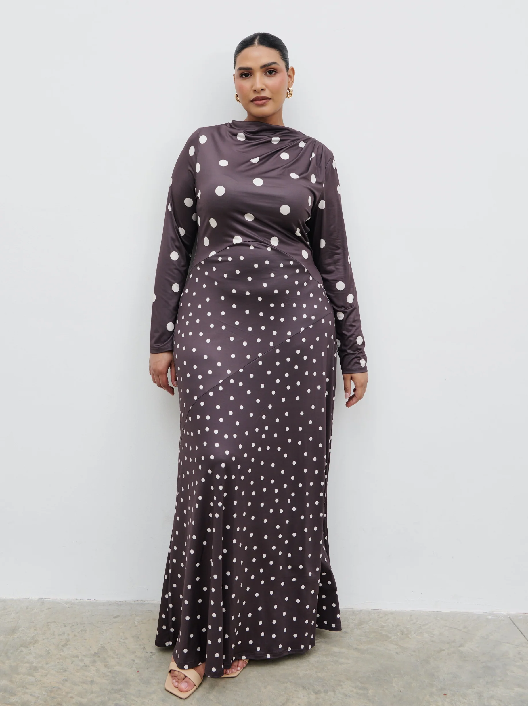 Delilah Asymmetric Maxi Jersey Dress Curve - Polka Dot - Image 4