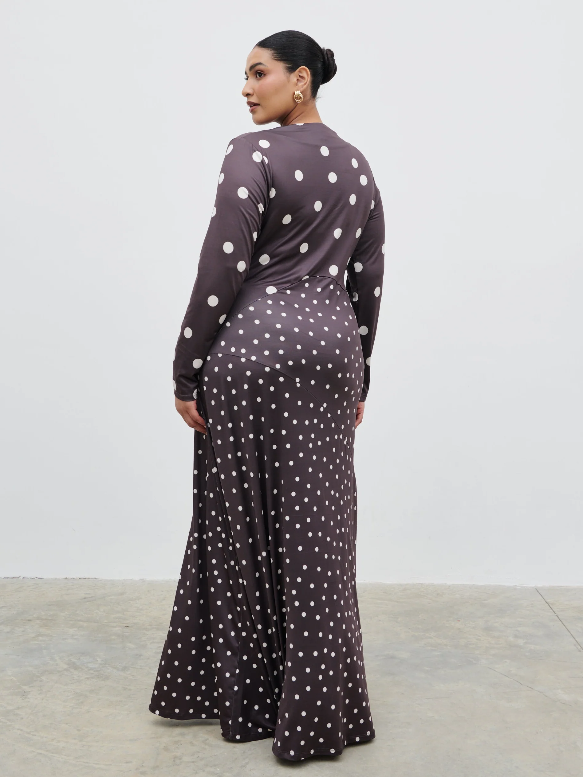 Delilah Asymmetric Maxi Jersey Dress Curve - Polka Dot - Image 5