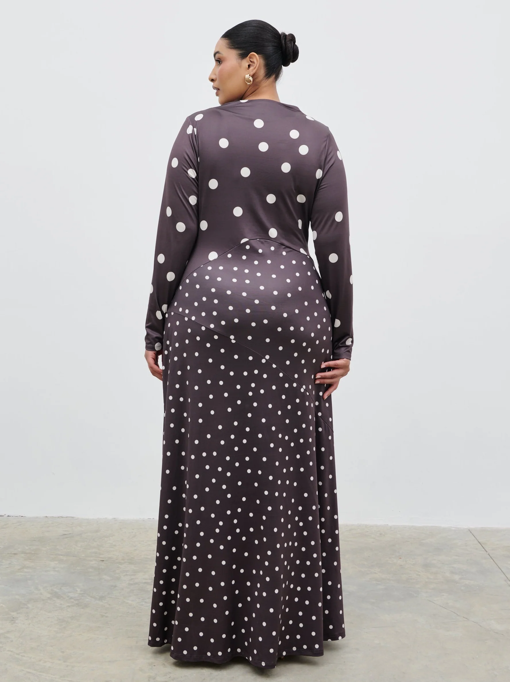 Delilah Asymmetric Maxi Jersey Dress Curve - Polka Dot - Image 6