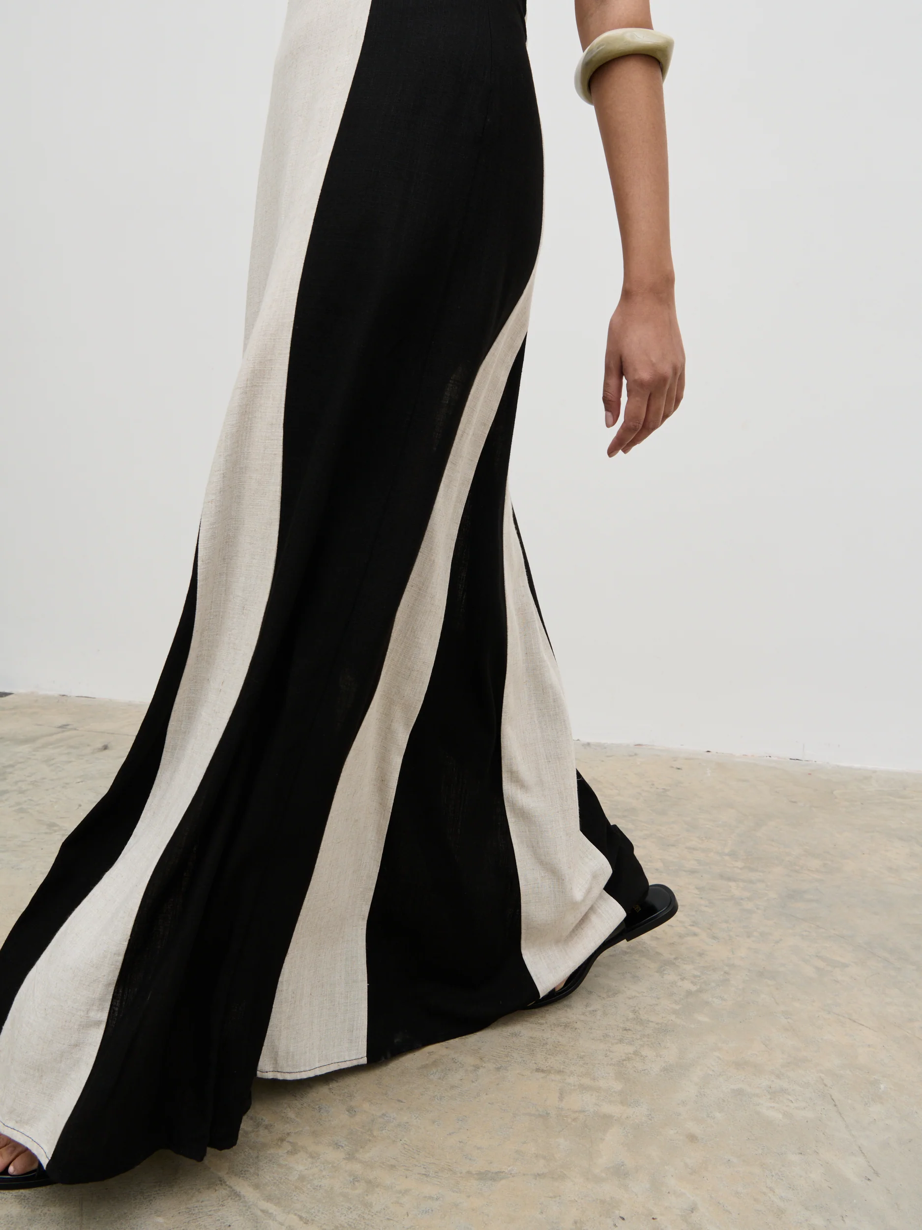 Ella Square Neck Contrast Maxi Dress - Natural and Black - Image 5
