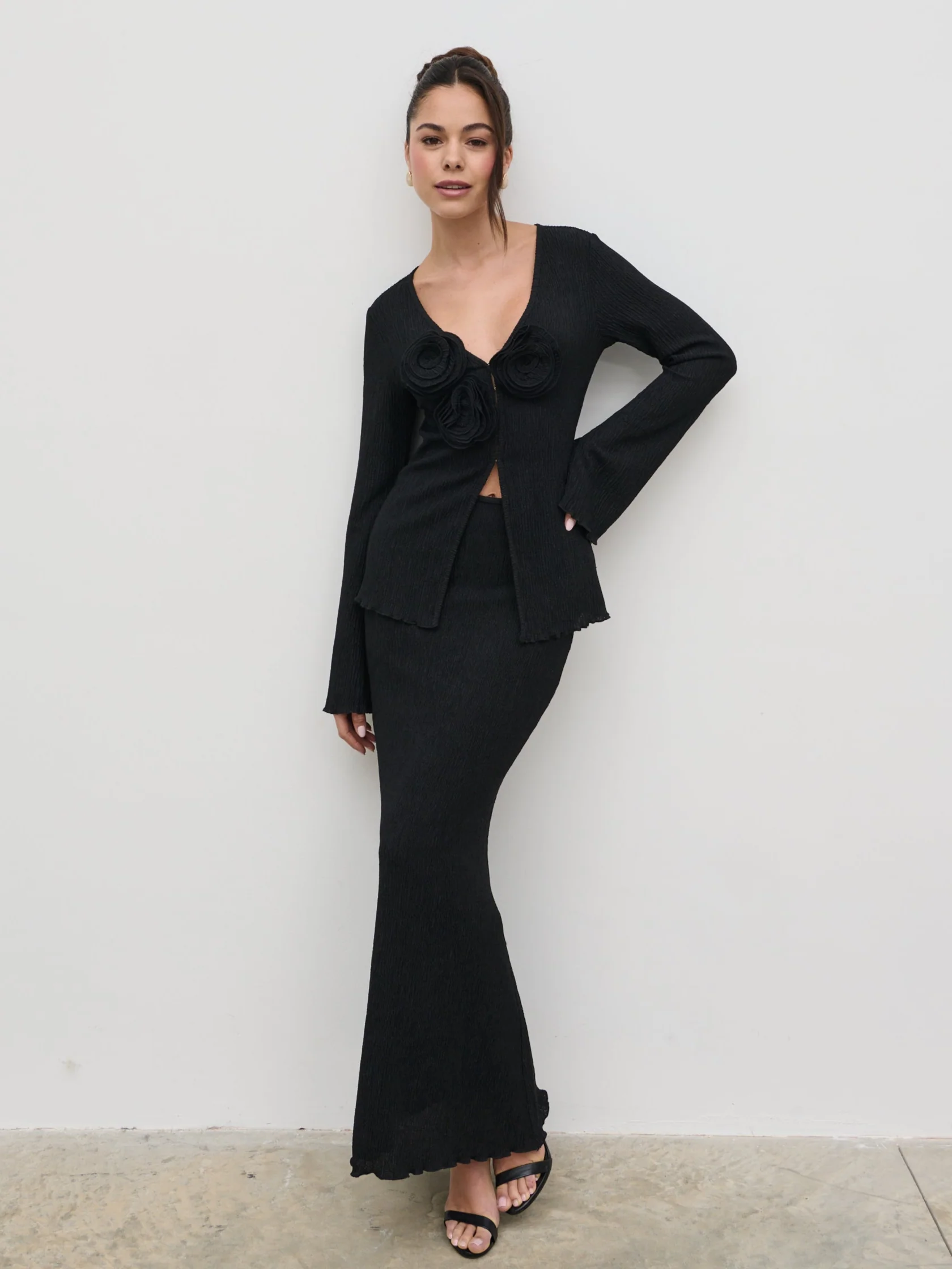 Evalina Crinkle Corsage Detail Top - Black - Image 2