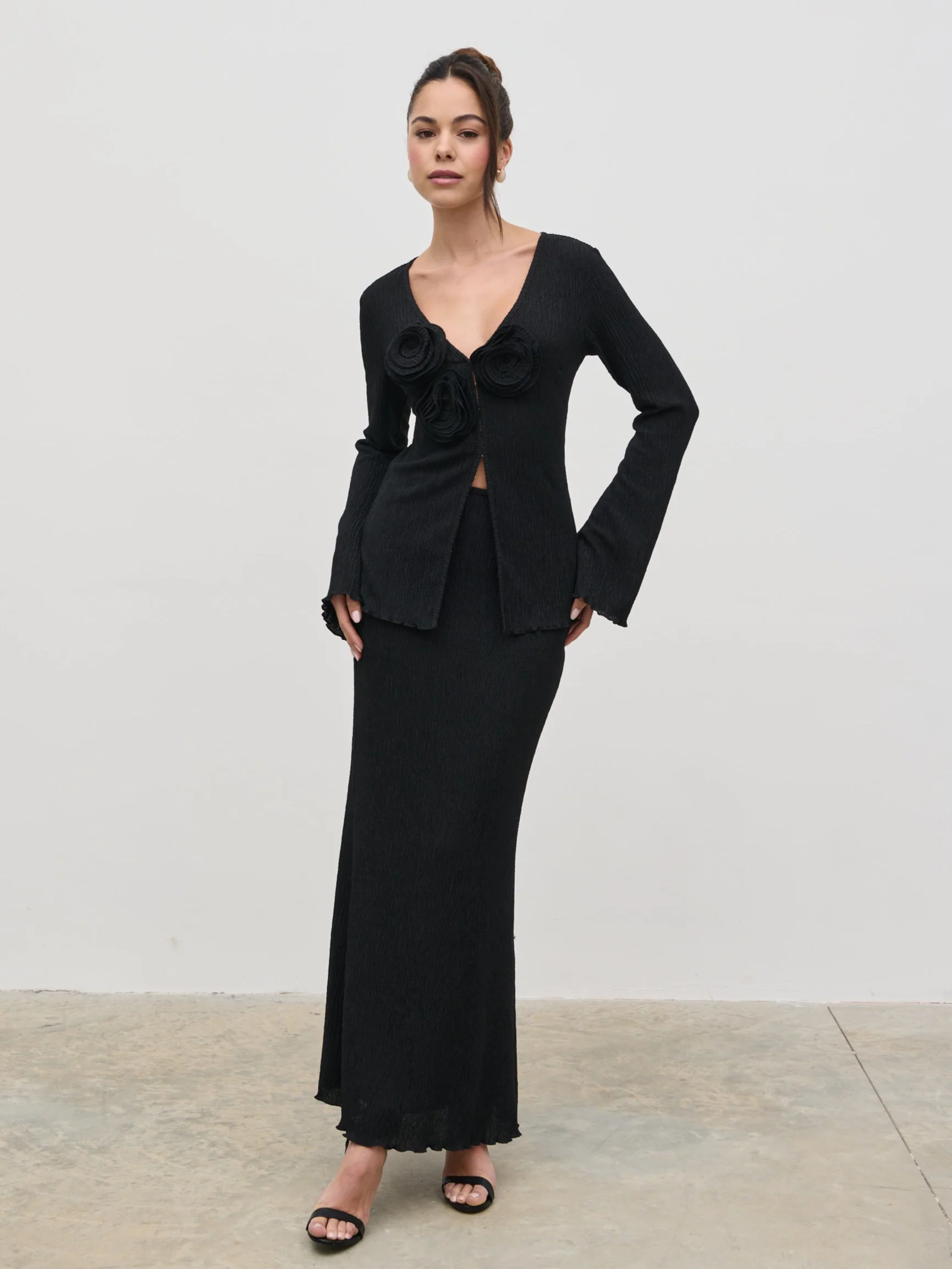 Evalina Crinkle Corsage Detail Top - Black - Image 4