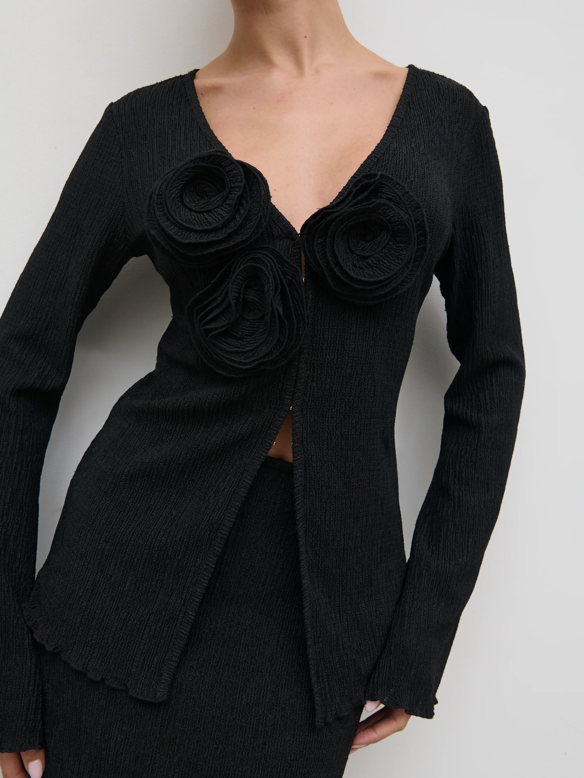 Evalina Crinkle Corsage Detail Top - Black - Image 5
