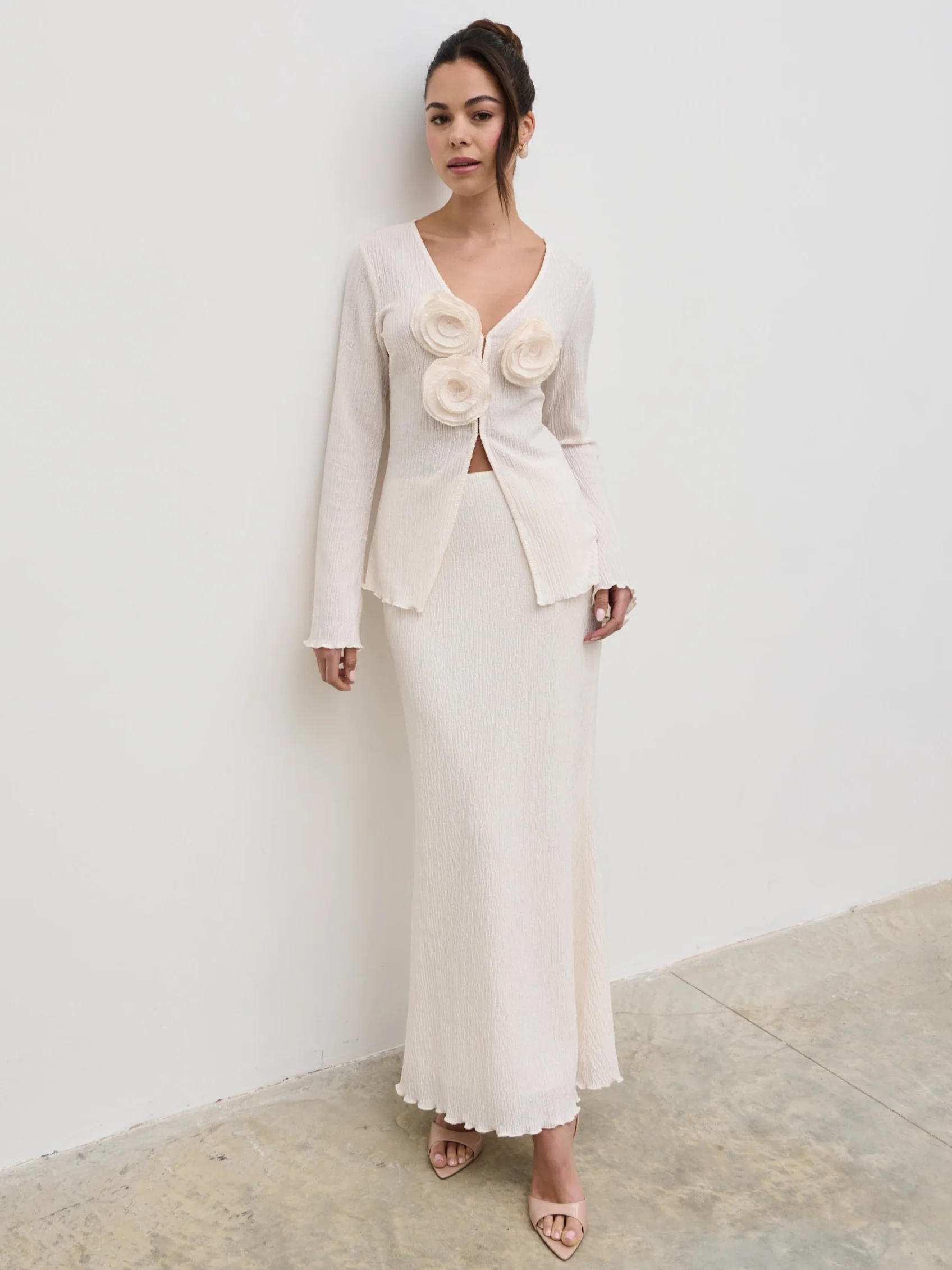 Evalina Crinkle Corsage Detail Top - Cream - Image 2