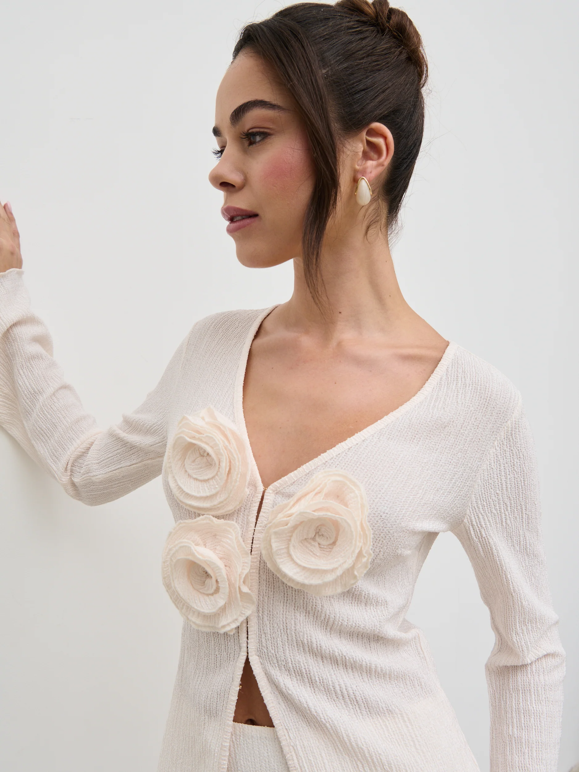 Evalina Crinkle Corsage Detail Top - Cream - Image 3