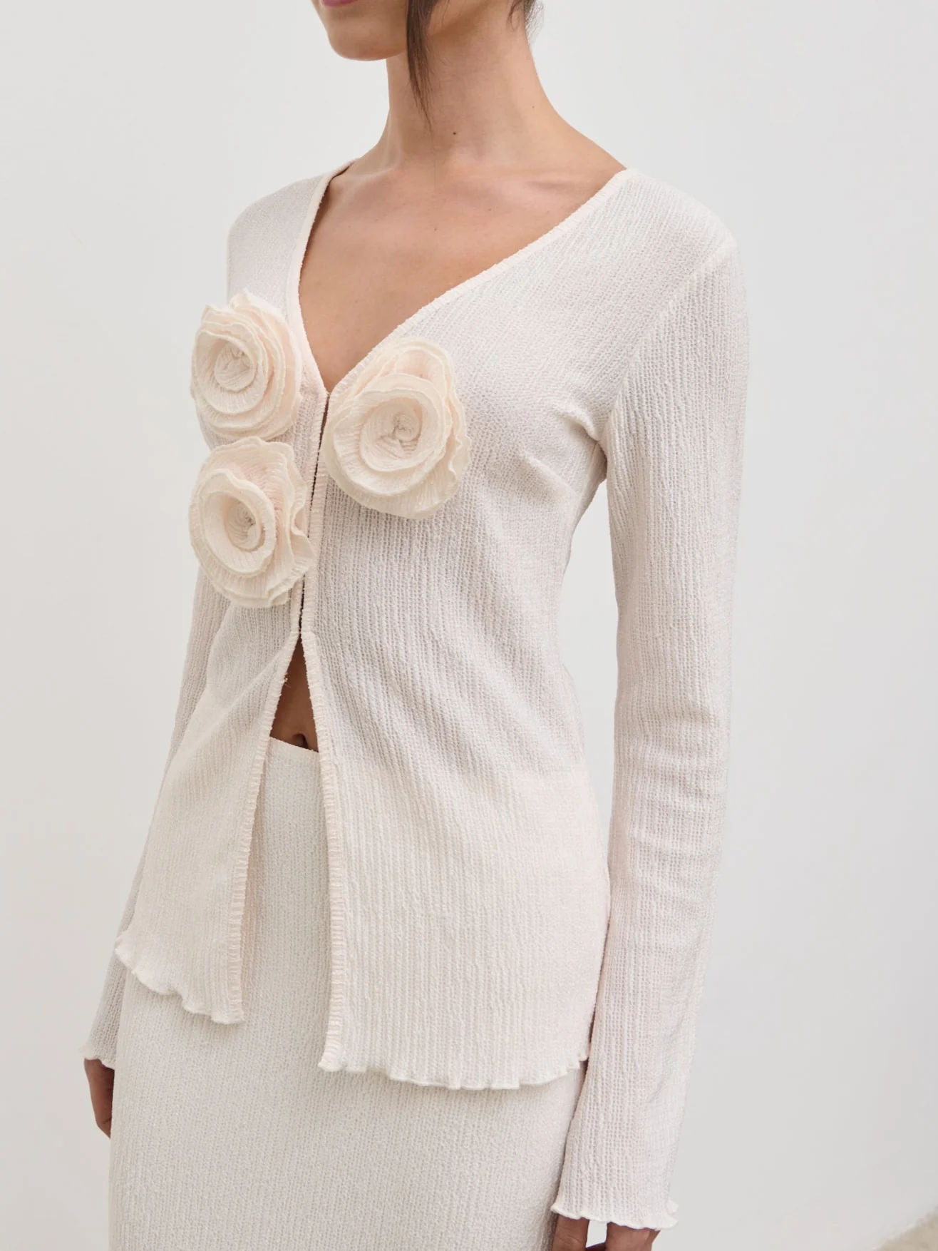 Evalina Crinkle Corsage Detail Top - Cream - Image 4