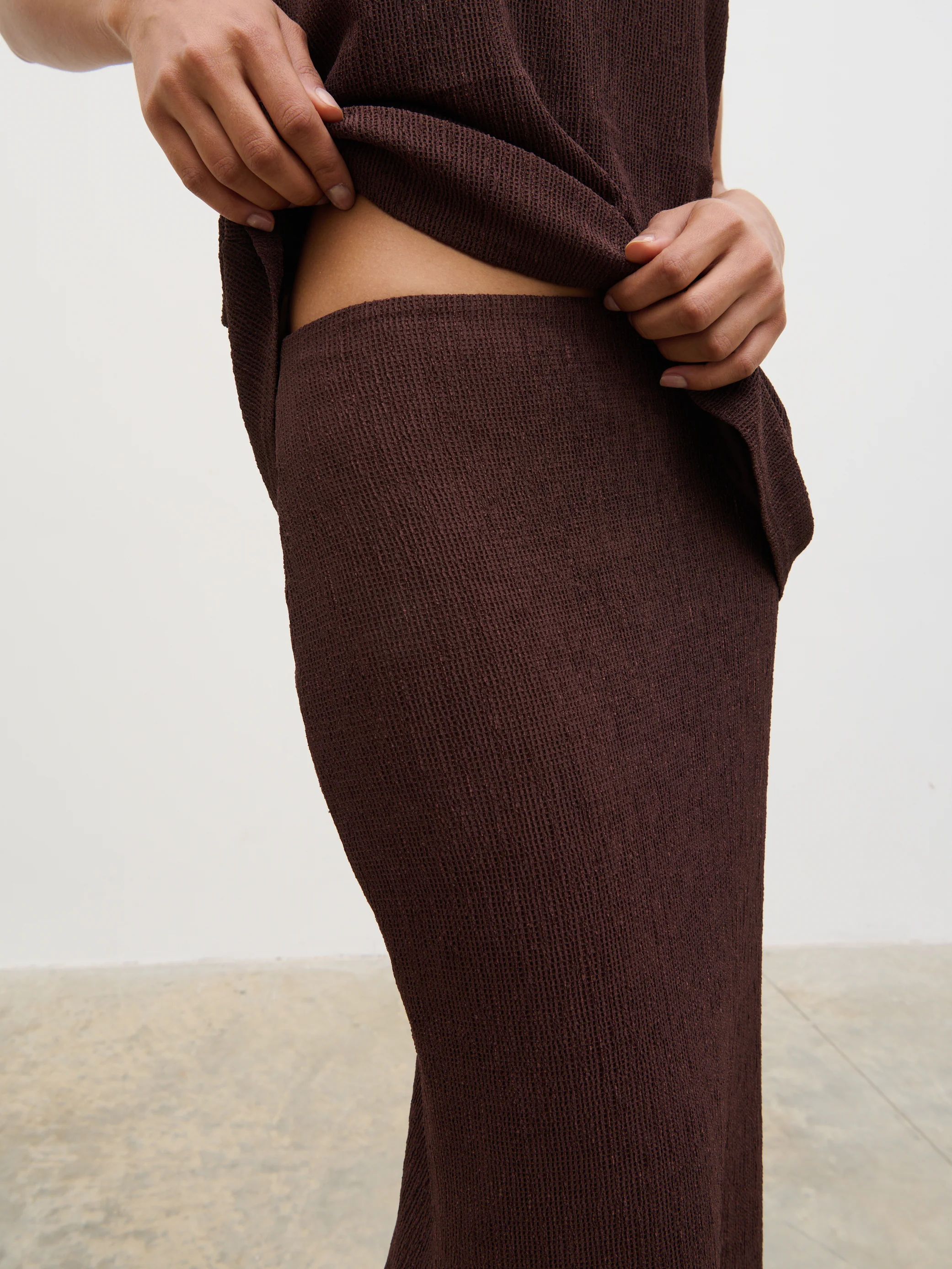 Evalina Crinkle Maxi Skirt - Brown - Image 4