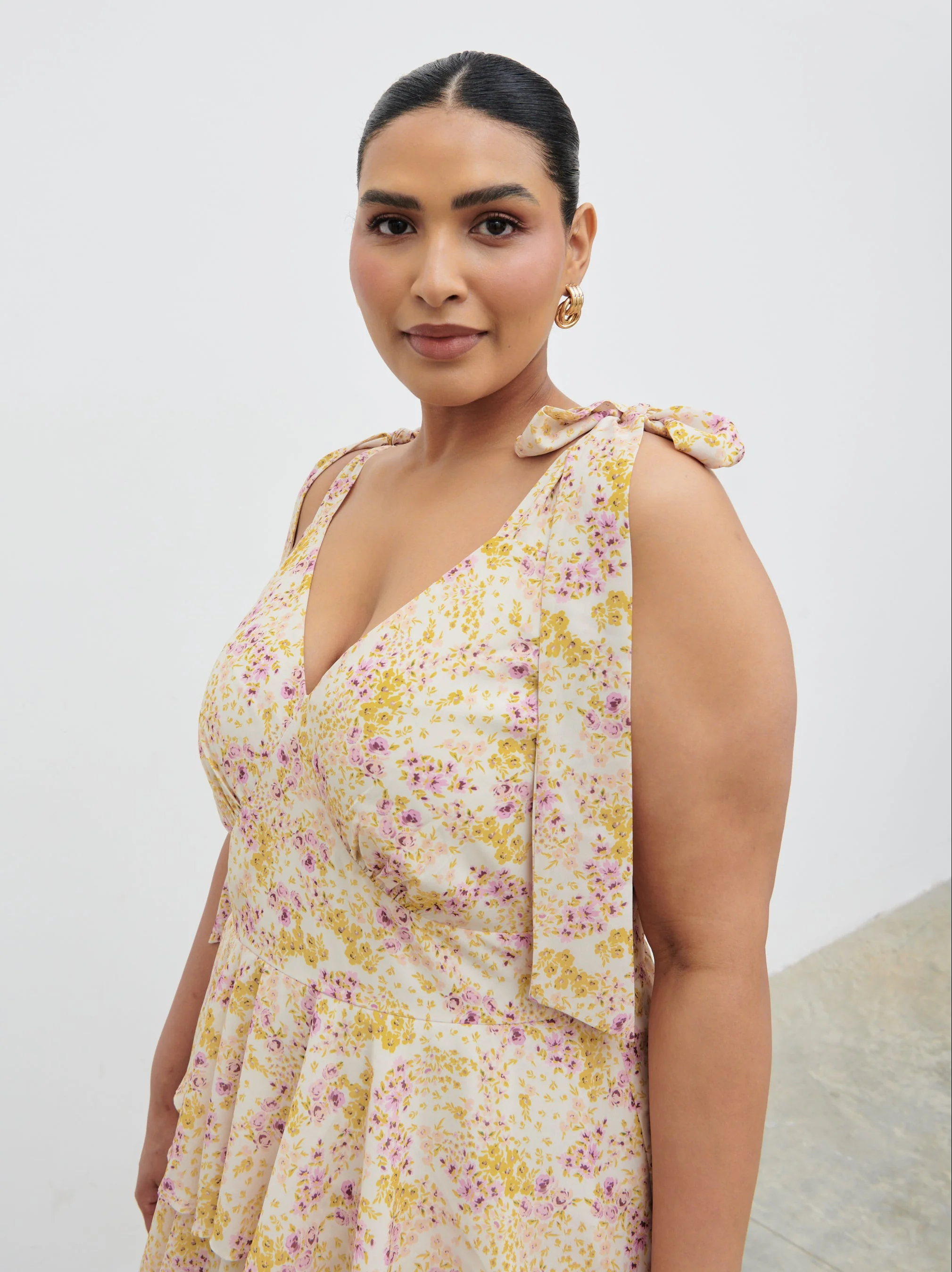 Fiore Tie Ruffle Midaxi Dress Curve - Ditsy Floral - Image 3