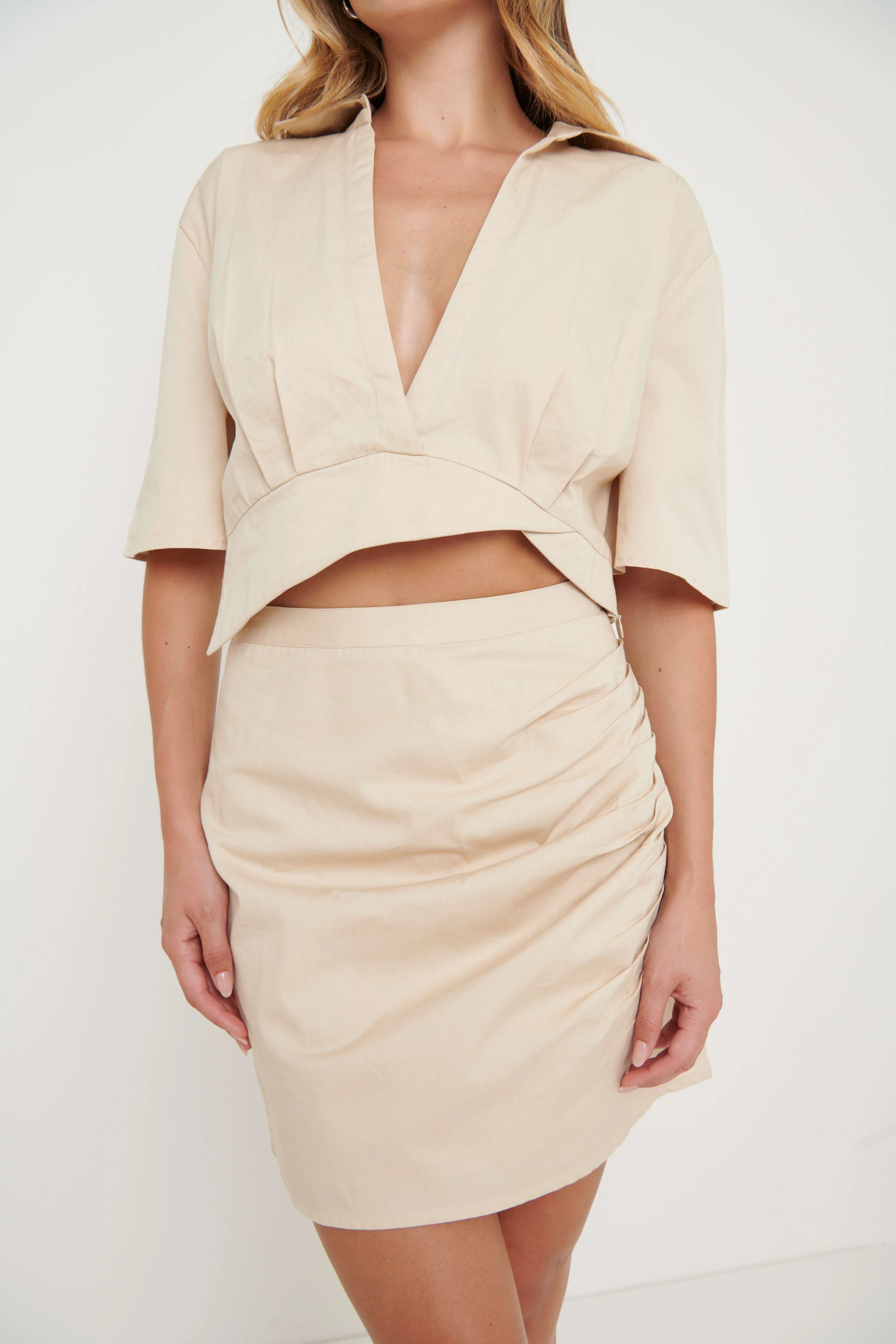 Flynn Asymmetric Cropped Shirt - Beige - Image 4