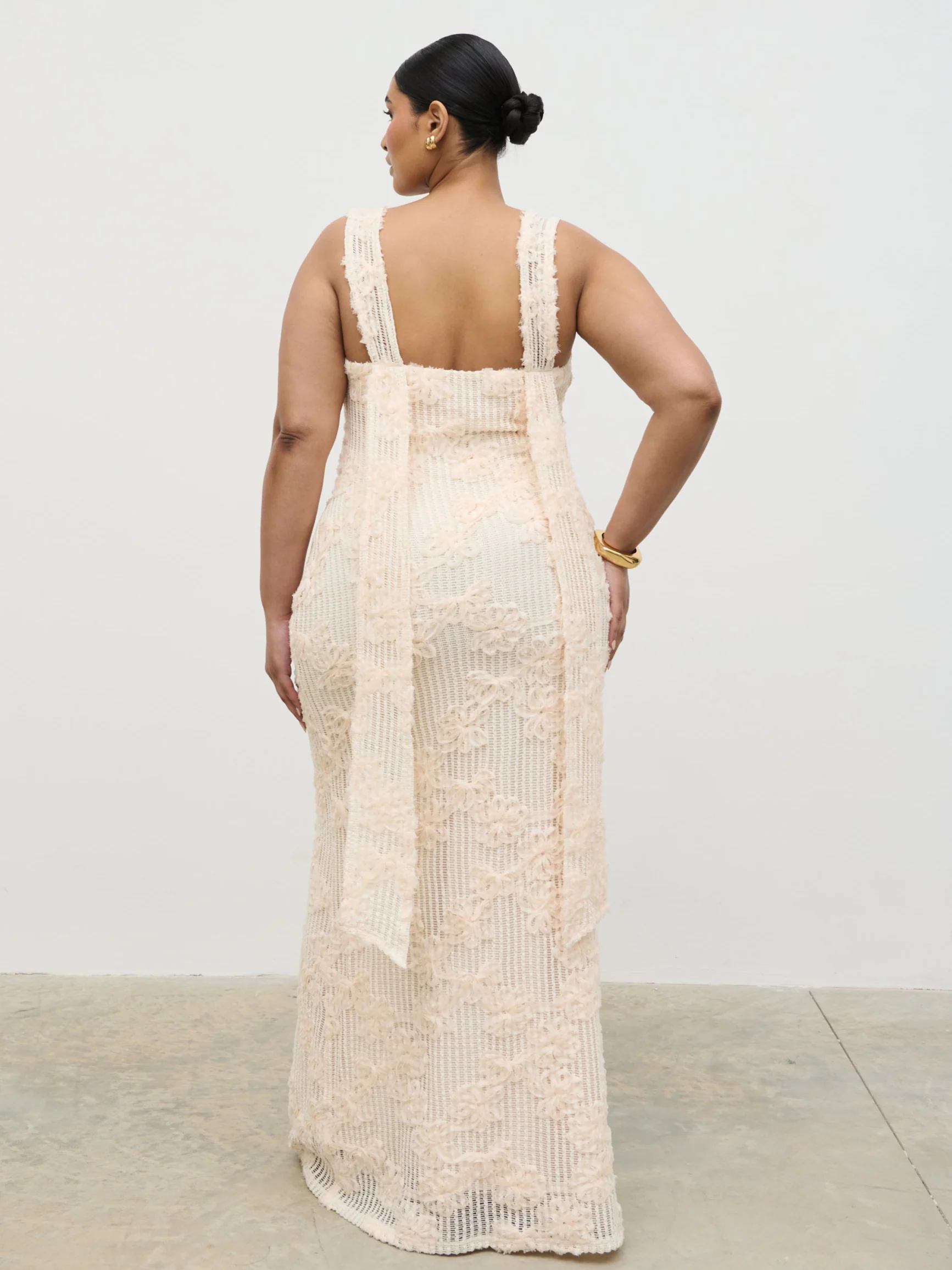 Gigou Crochet Floral Maxi Dress Curve - Cream - Image 5