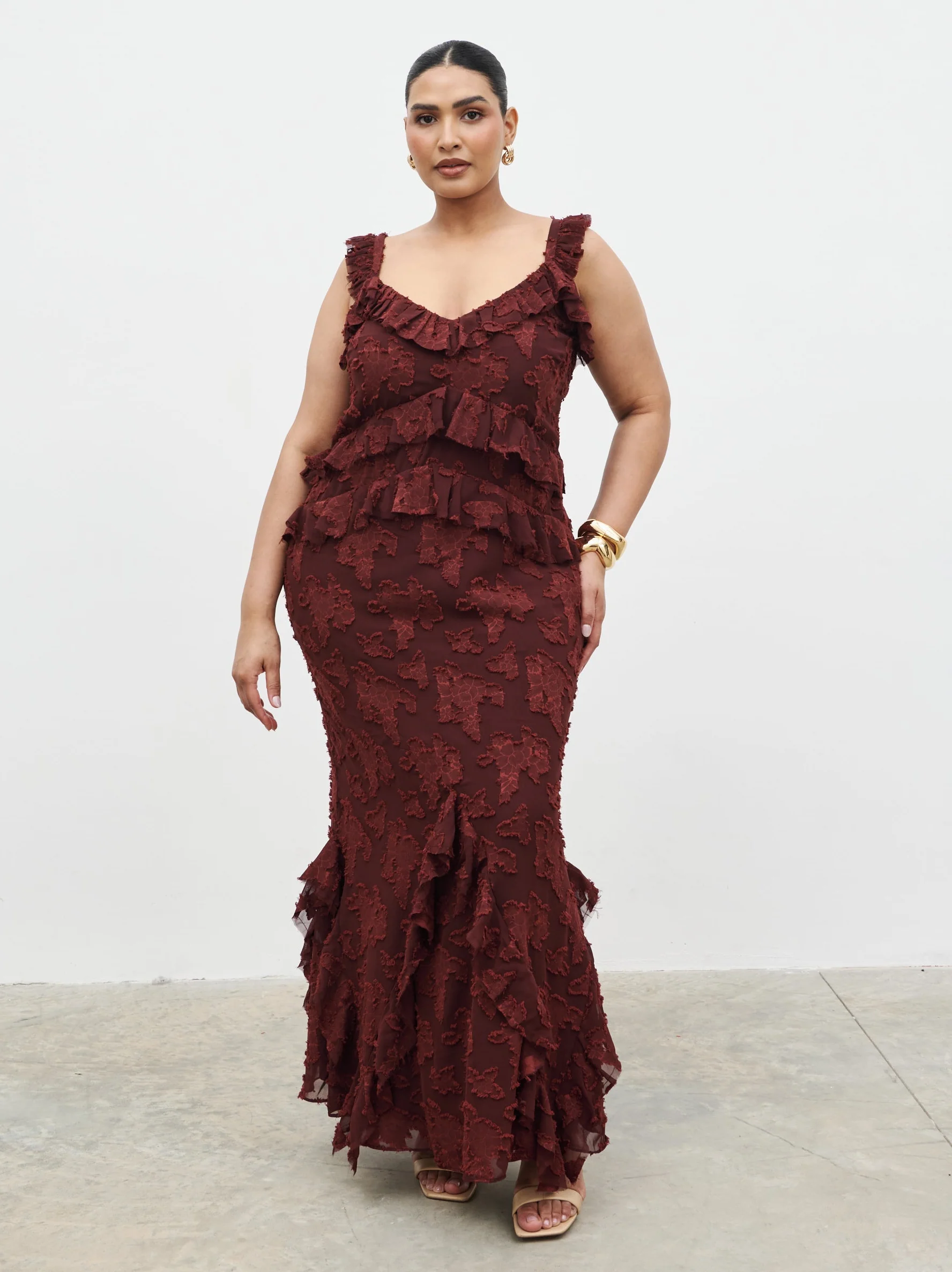 Helena Ruffle Jacquard Maxi Dress Curve - Mahogony - Image 2
