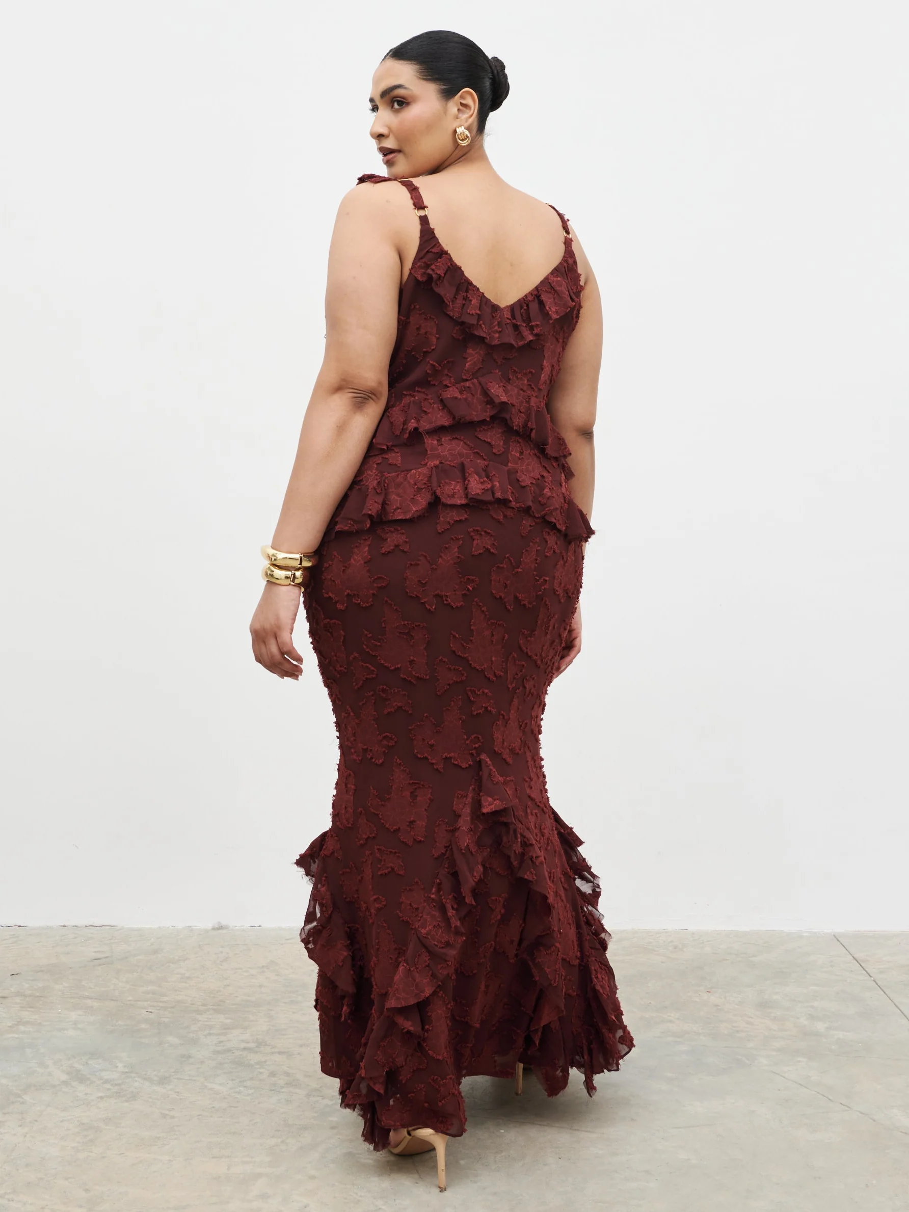 Helena Ruffle Jacquard Maxi Dress Curve - Mahogony - Image 5