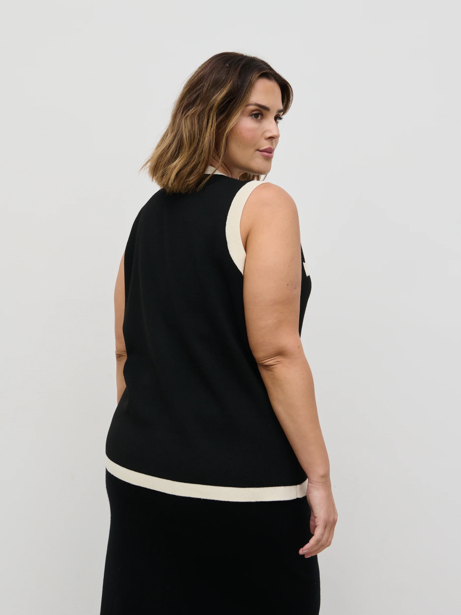 Indigo Contrast Knit Waistcoat Curve - Black and Cream - Image 6