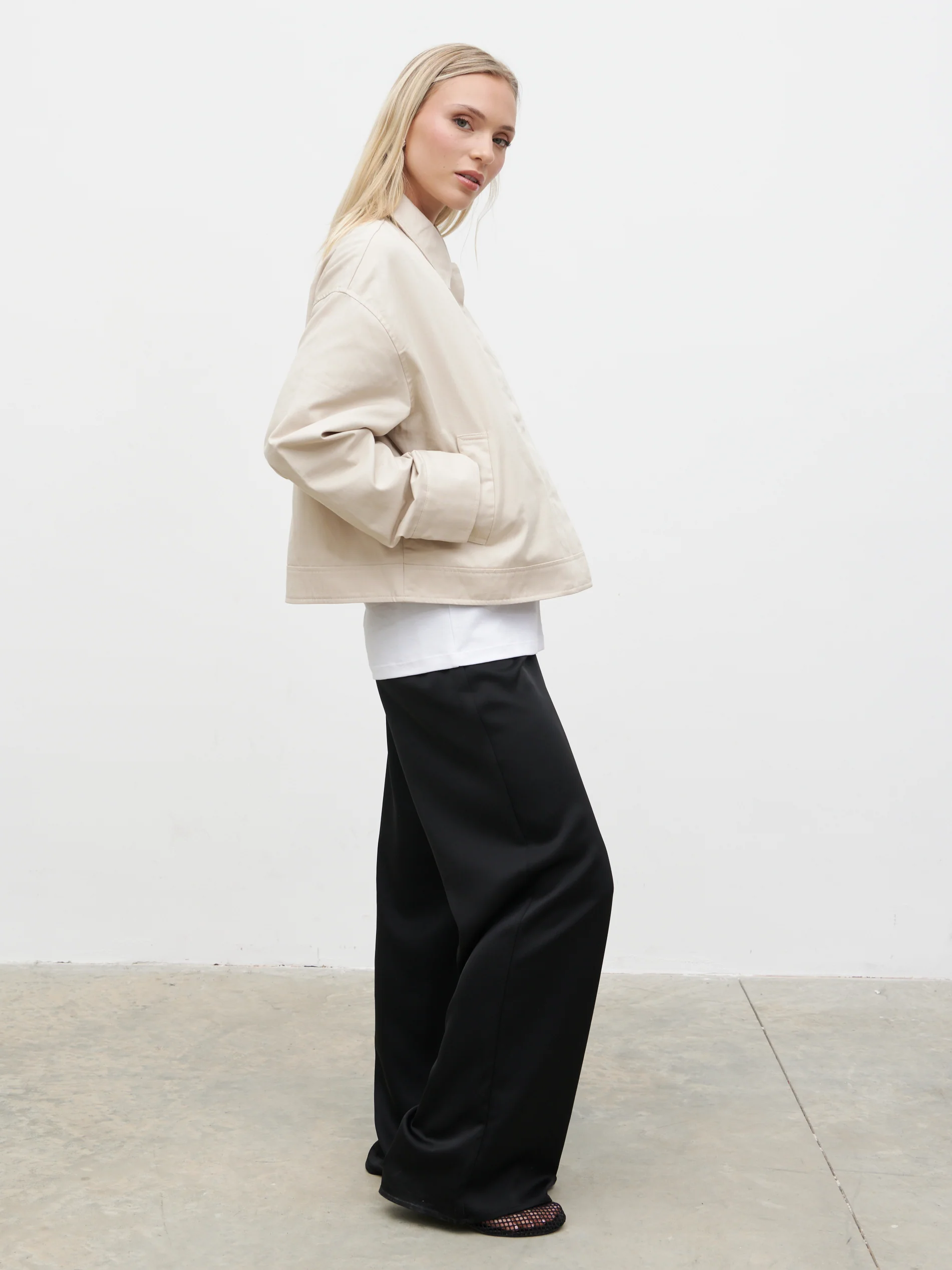 Isla Cropped Trench Coat - Stone - Image 5