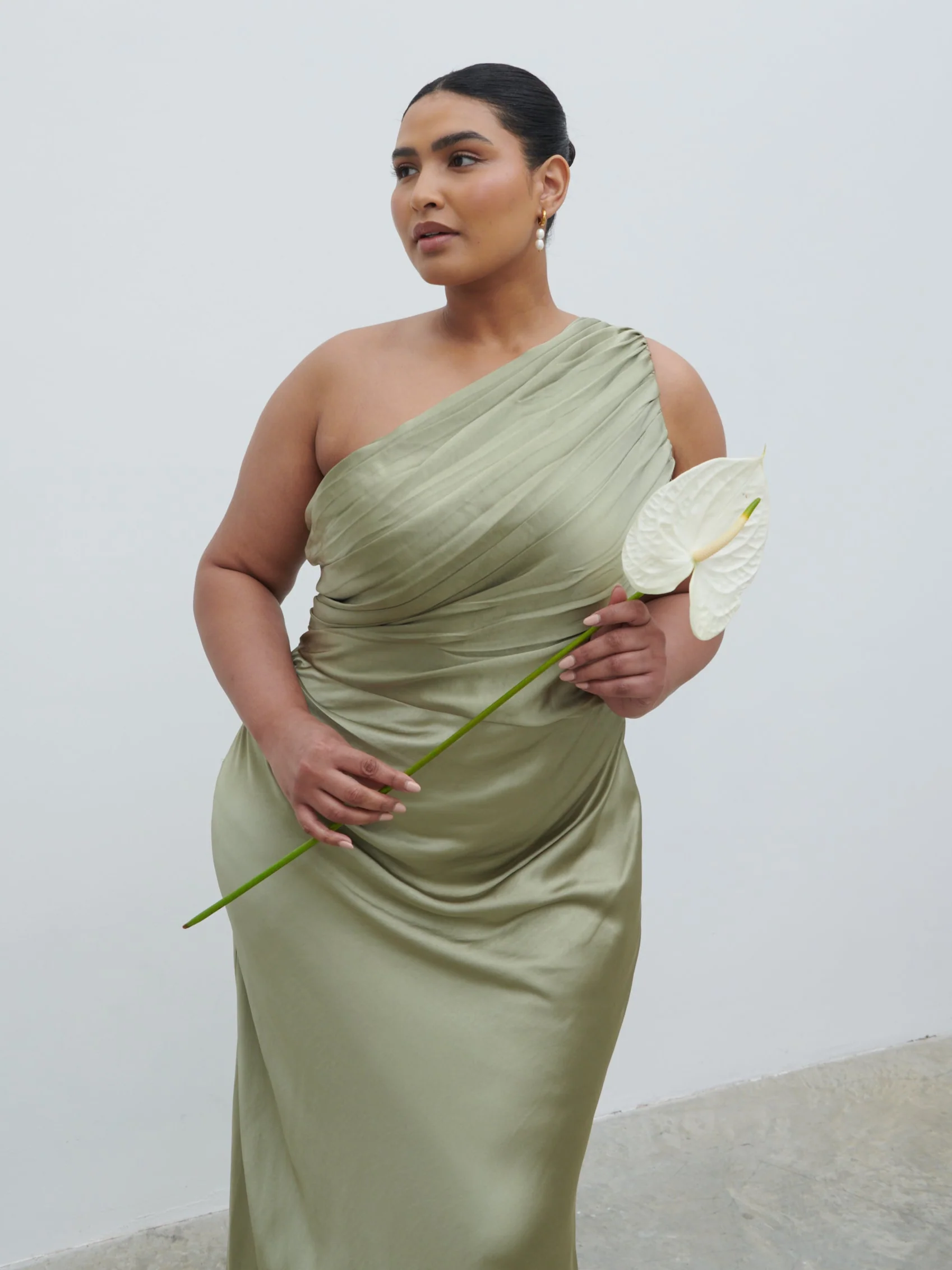 Juliet Ruched Maxi Bridesmaid Dress Curve - Matte Olive - Image 2