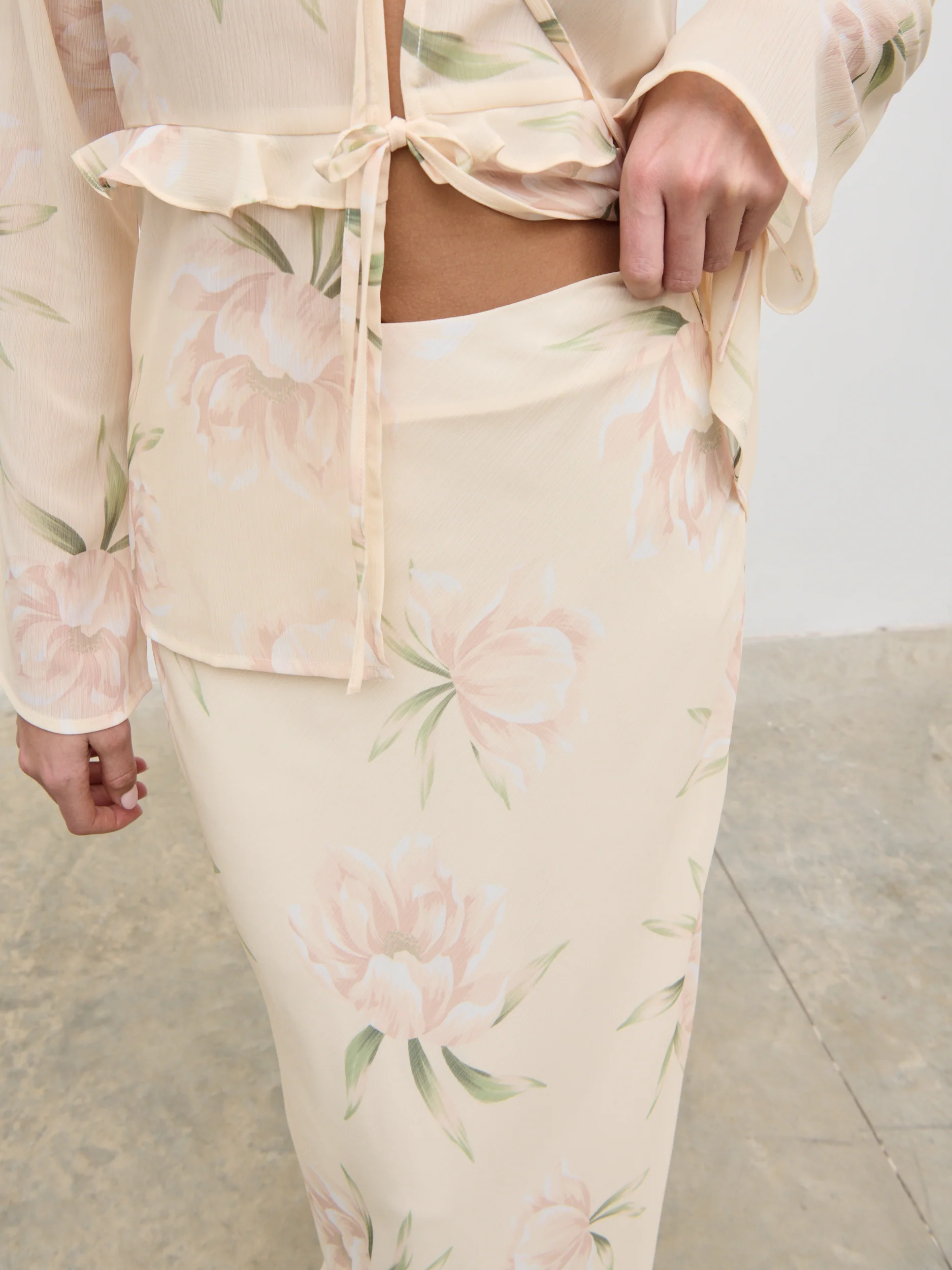Leoni Maxi Skirt - Cream Floral - Image 4